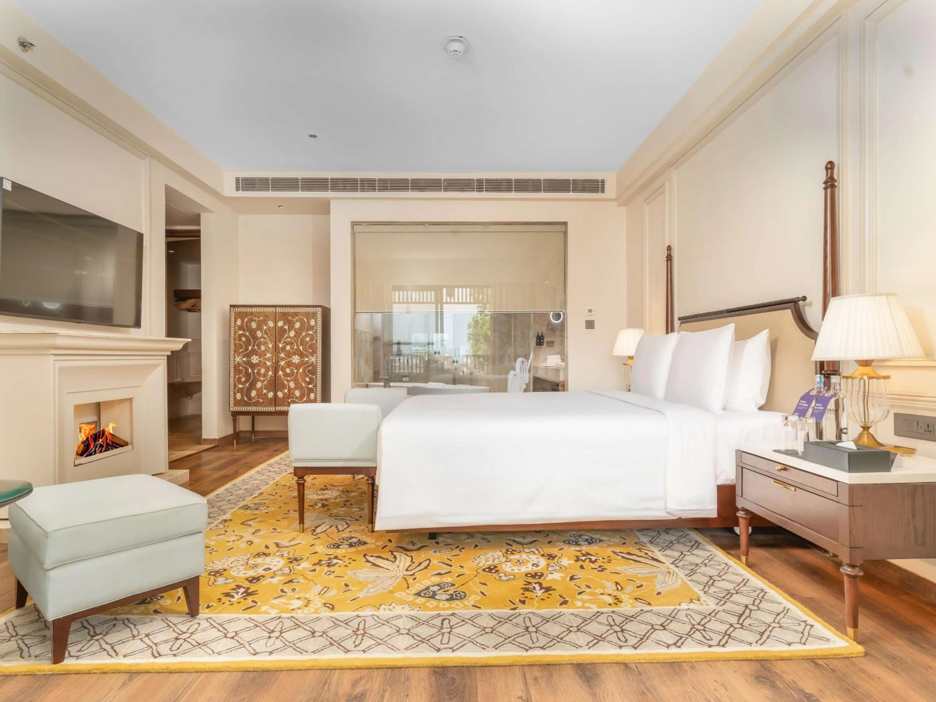 Photo of the whole room, Bed in Radisson Collection Hotel & Spa, Riverfront Srinagar