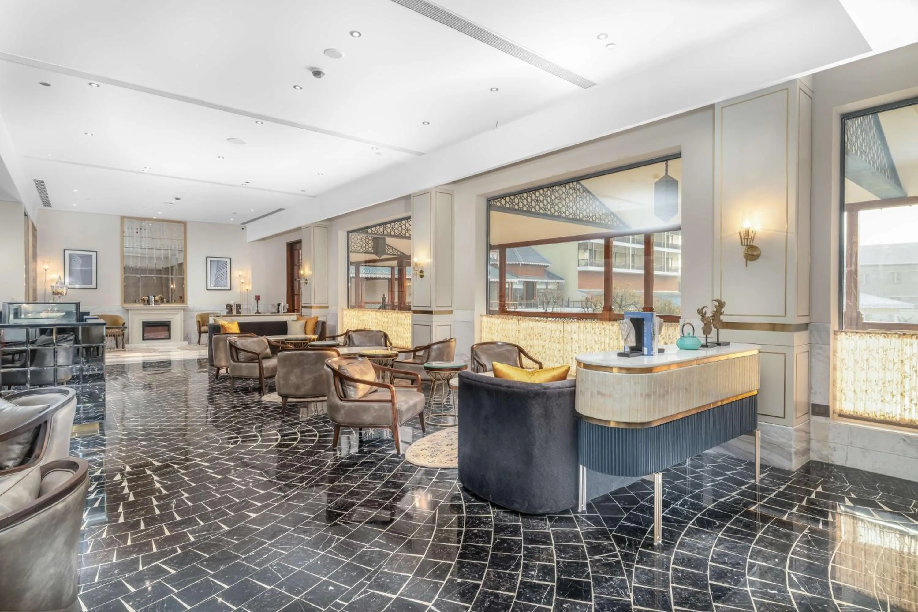 Lounge or bar in Radisson Collection Hotel & Spa, Riverfront Srinagar