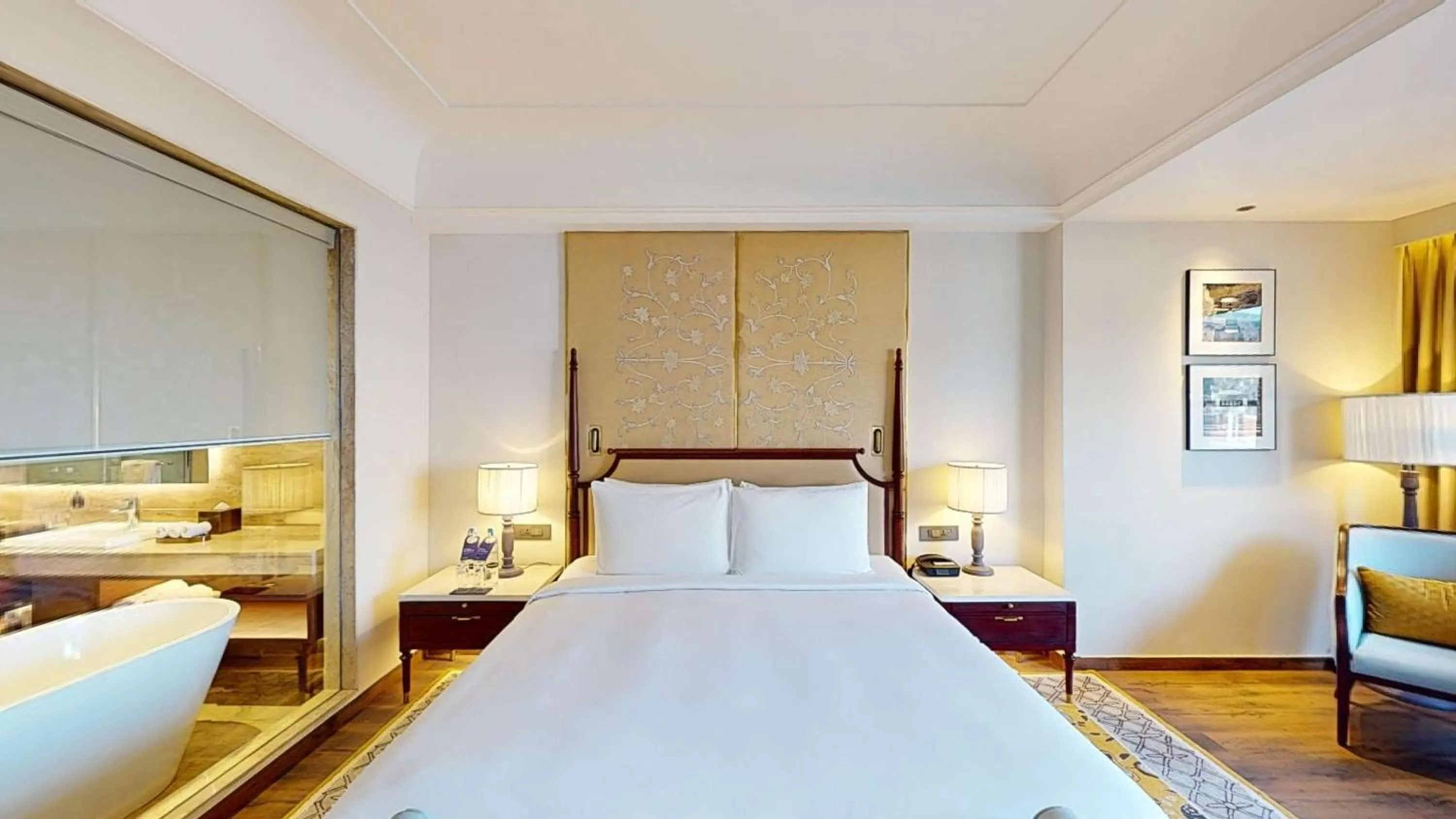 Photo of the whole room, Bed in Radisson Collection Hotel & Spa, Riverfront Srinagar