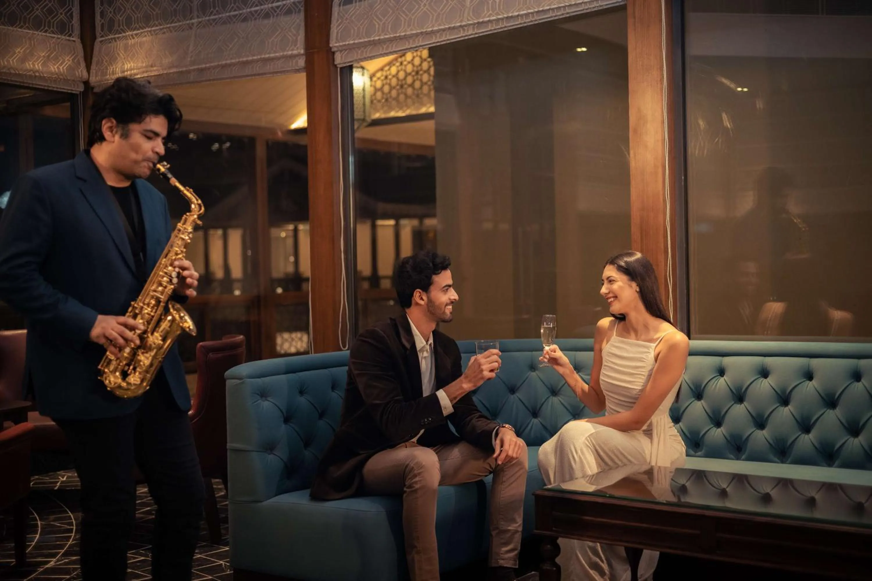 Lounge or bar in Radisson Collection Hotel & Spa, Riverfront Srinagar