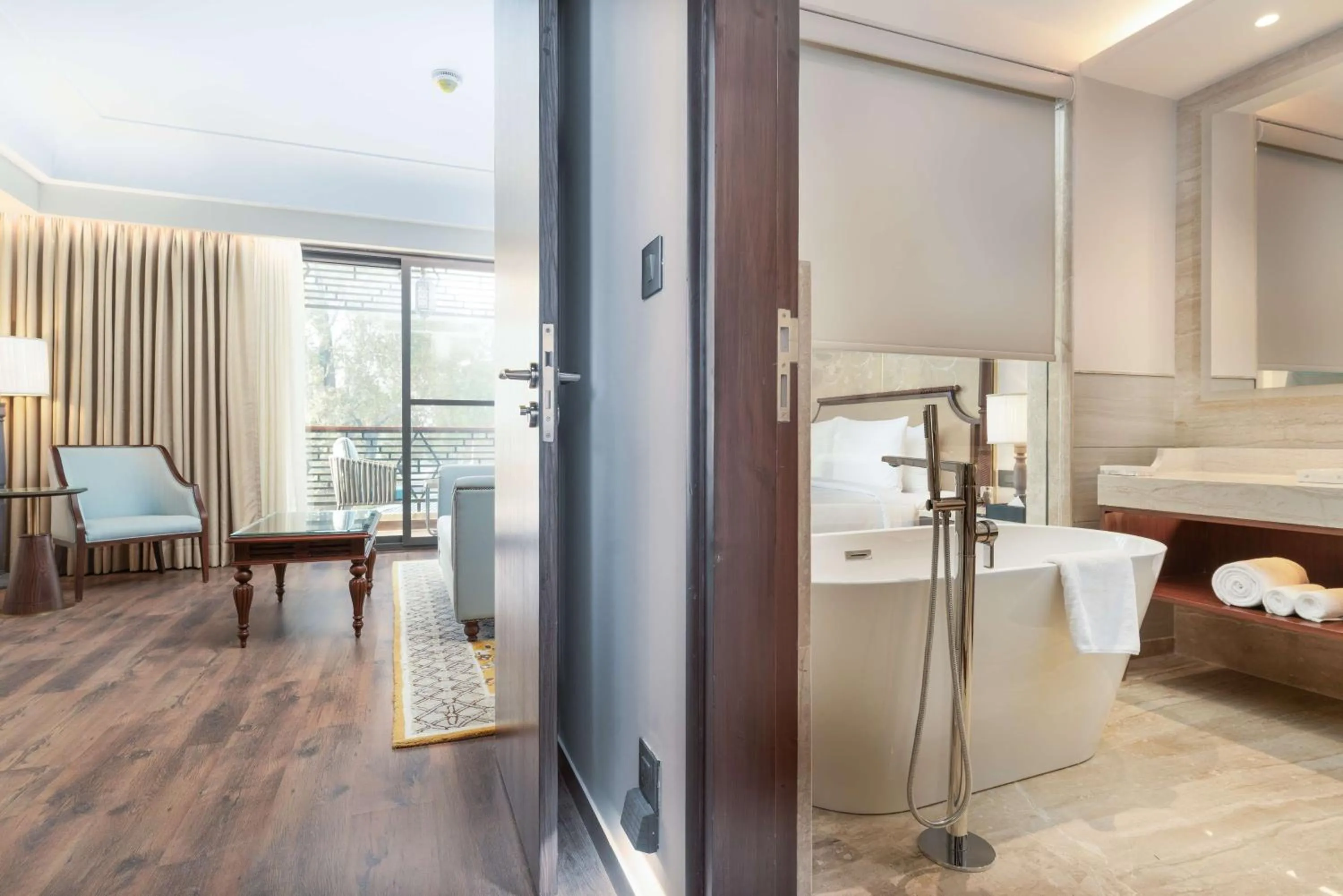 Photo of the whole room, Bed in Radisson Collection Hotel & Spa, Riverfront Srinagar