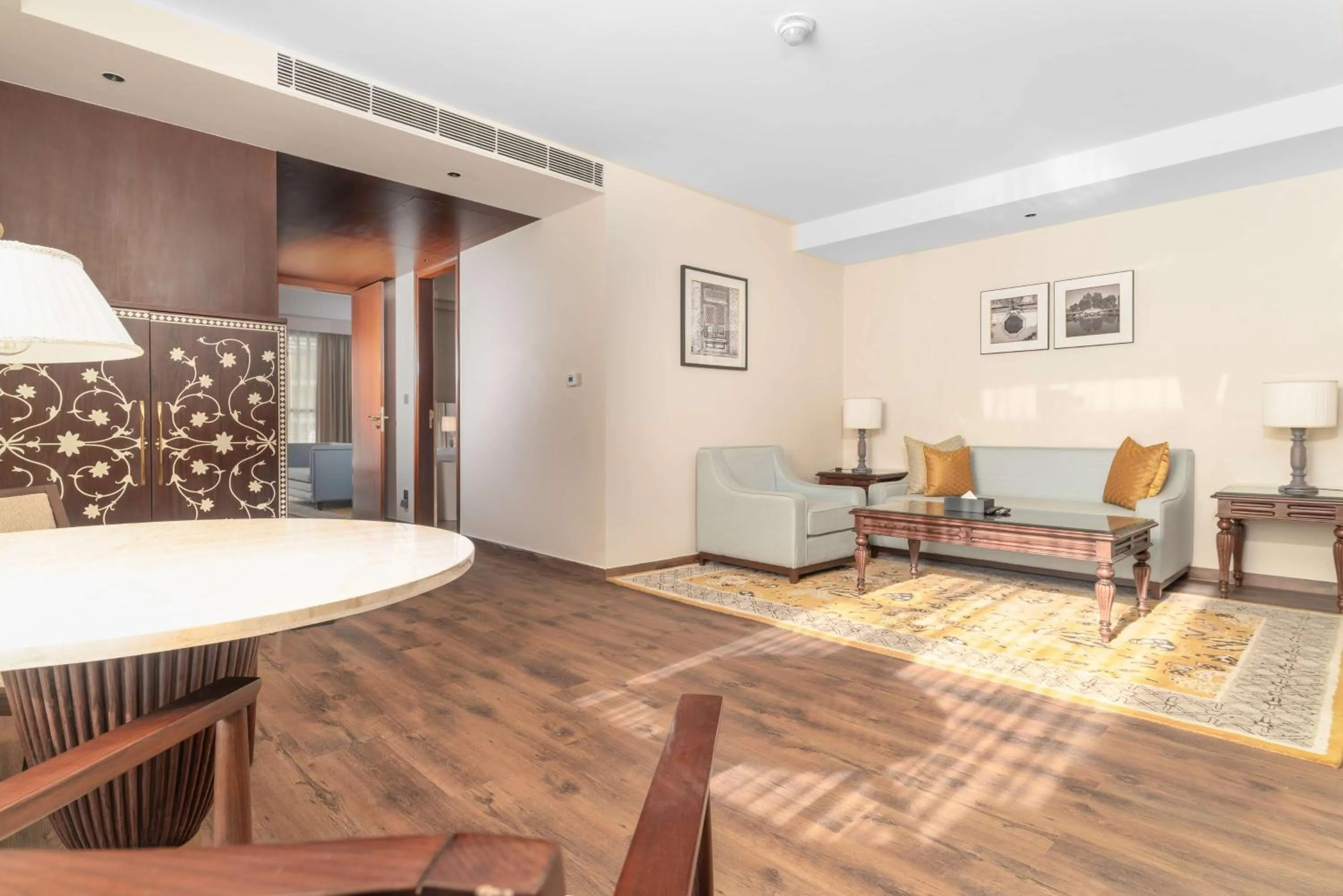 Living room in Radisson Collection Hotel & Spa, Riverfront Srinagar