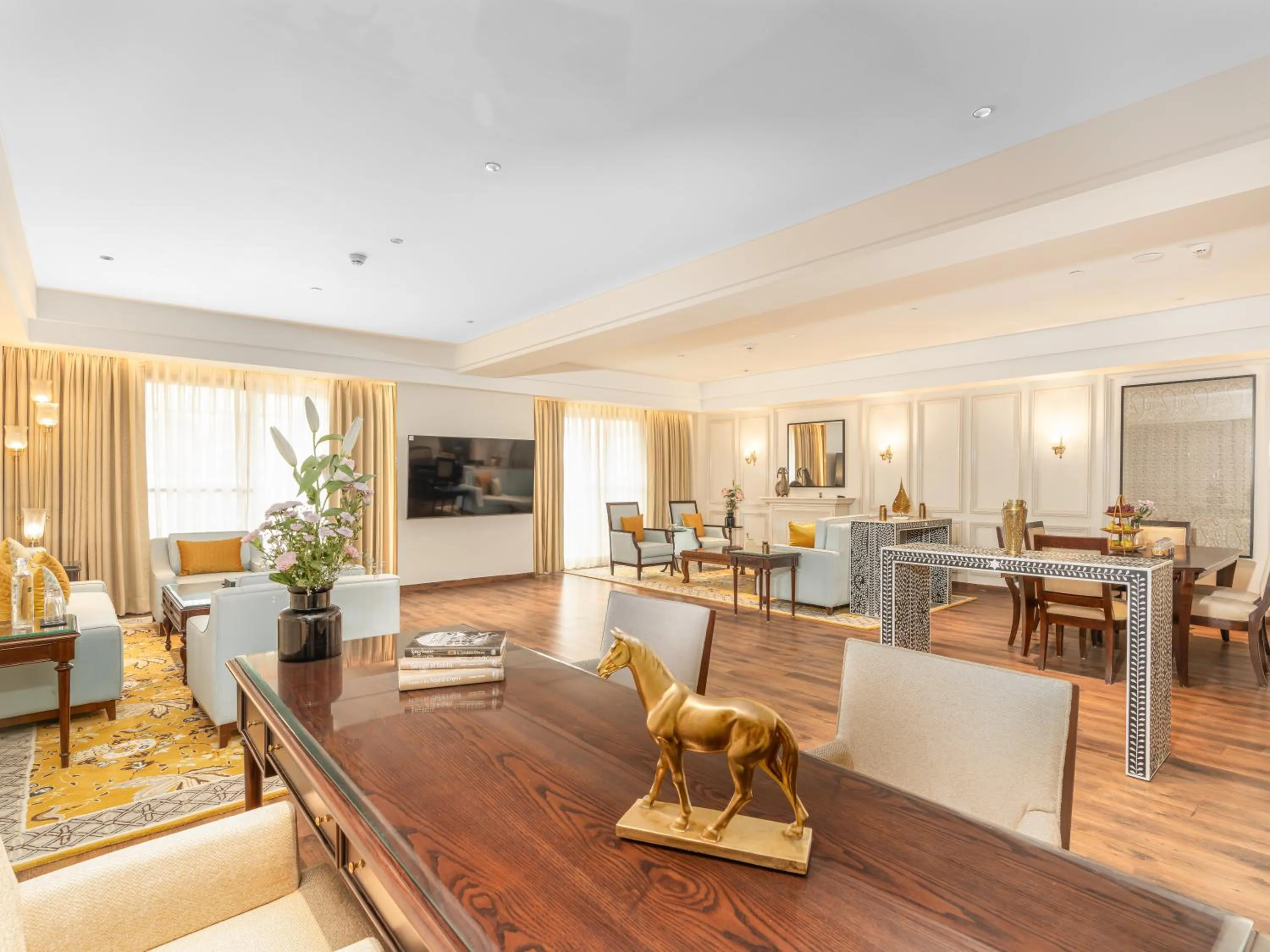 Living room in Radisson Collection Hotel & Spa, Riverfront Srinagar