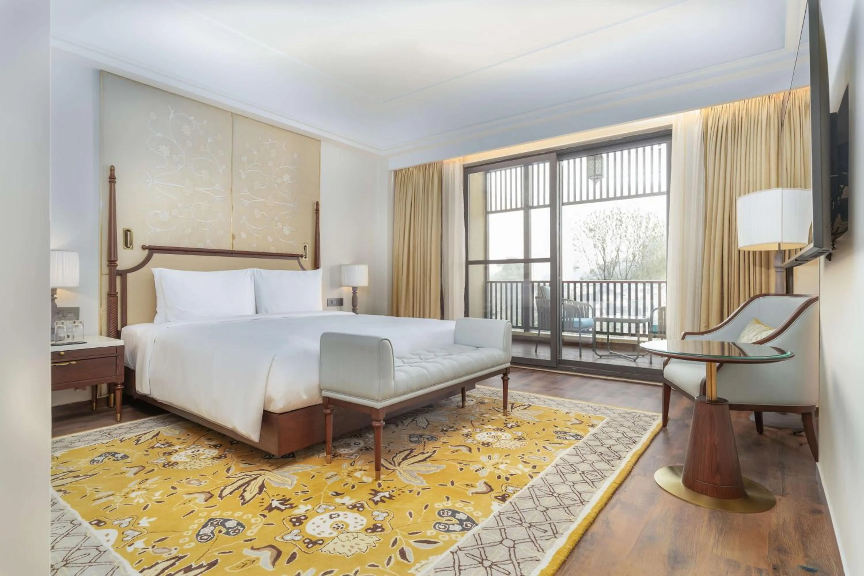 Photo of the whole room, Bed in Radisson Collection Hotel & Spa, Riverfront Srinagar