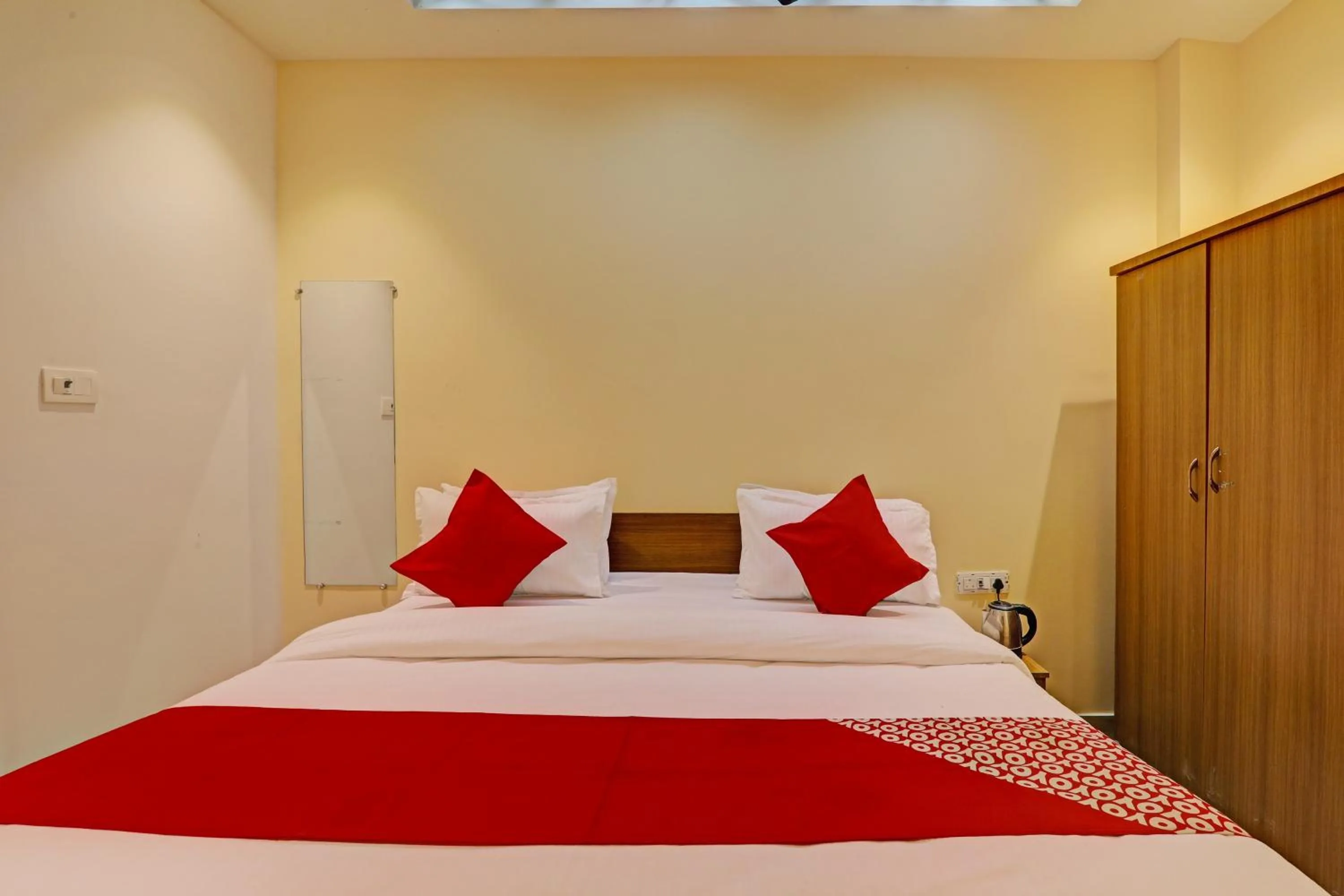 Bedroom in Hotel O Royal Regency Palace