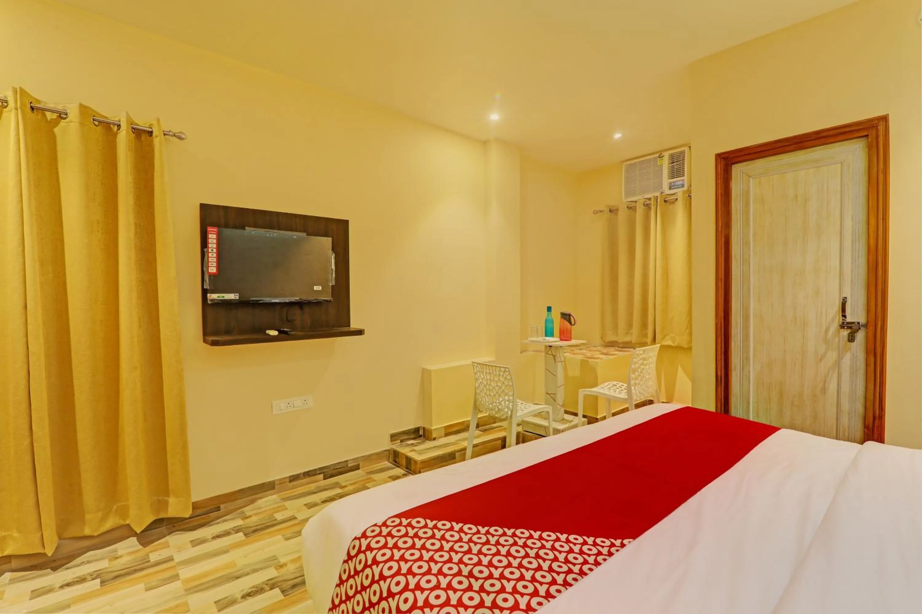 Bedroom in Hotel O Royal Regency Palace