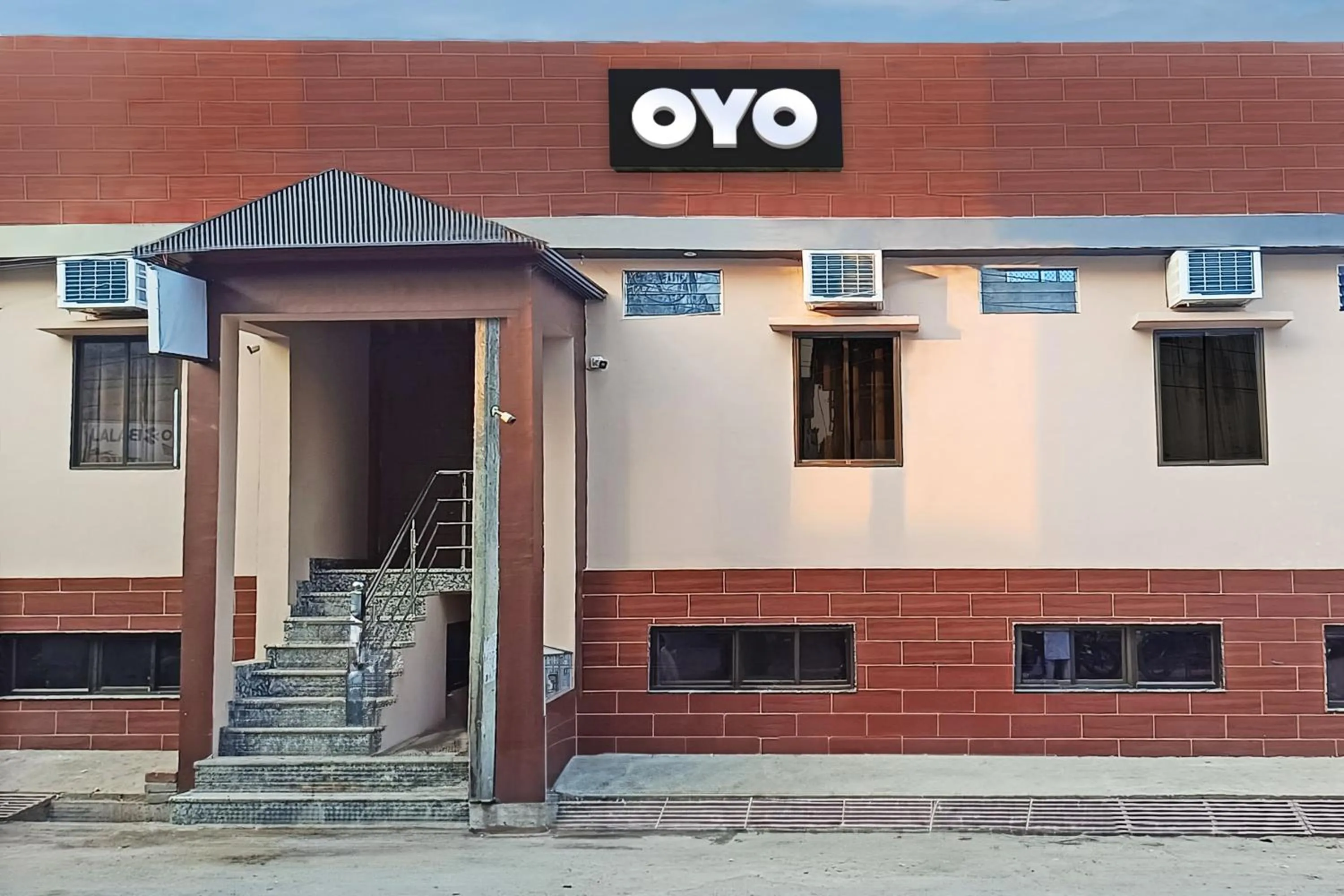 Facade/entrance in Hotel O Royal Regency Palace