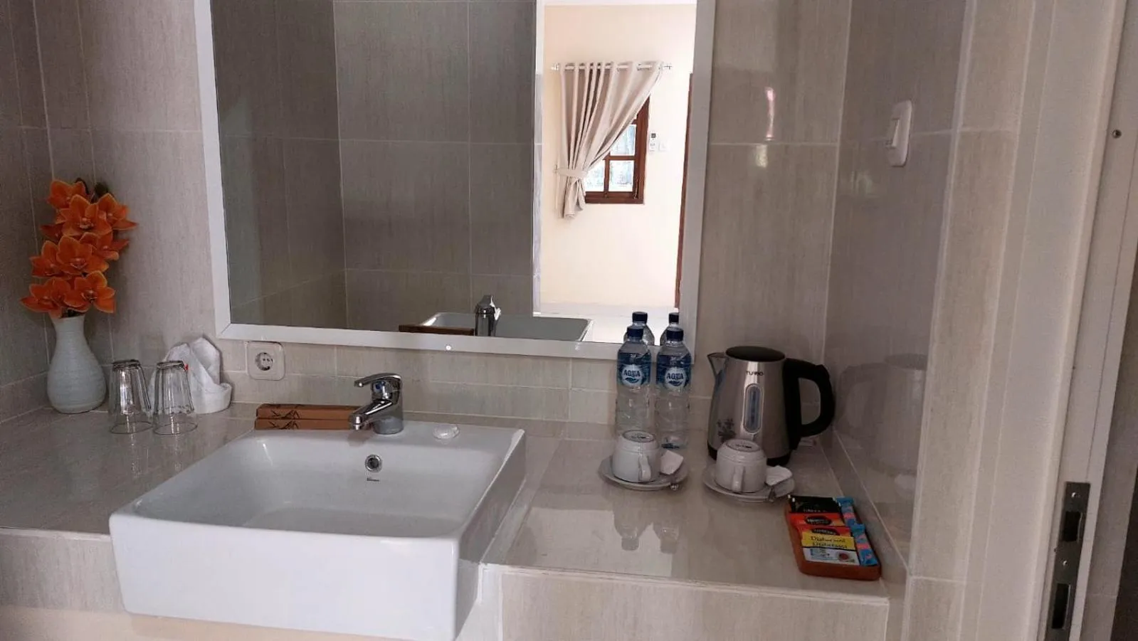 Coffee/tea facilities in Grand Melka Hotel