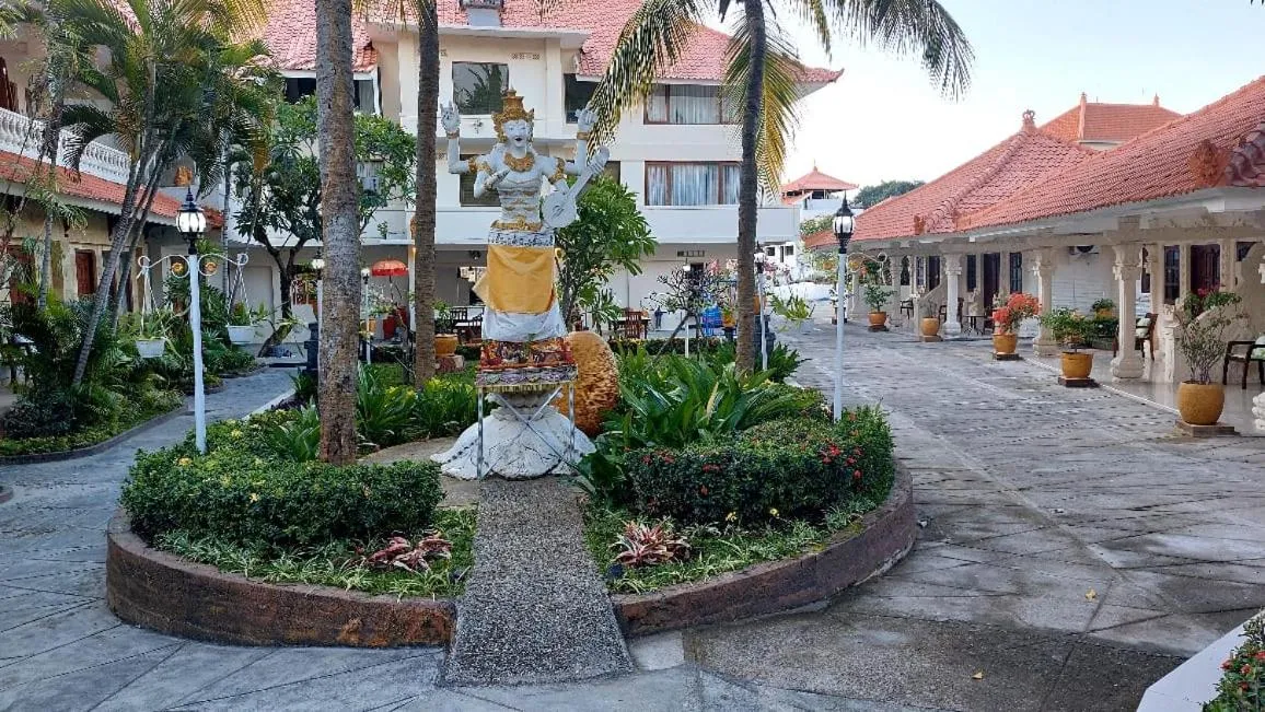 Garden in Grand Melka Hotel