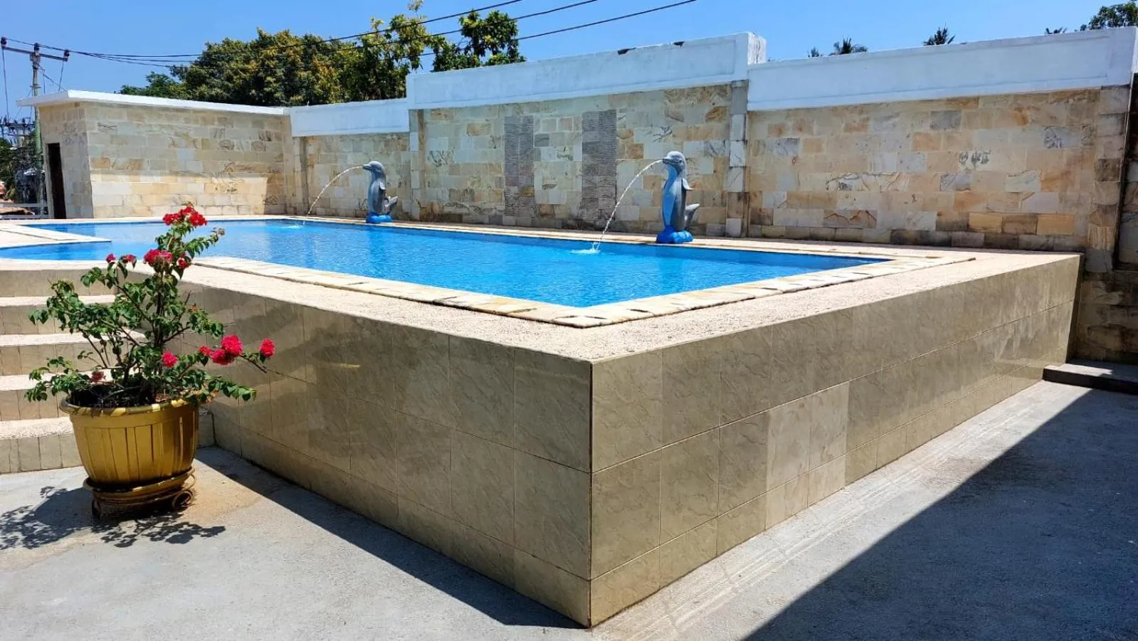 Swimming pool in Grand Melka Hotel