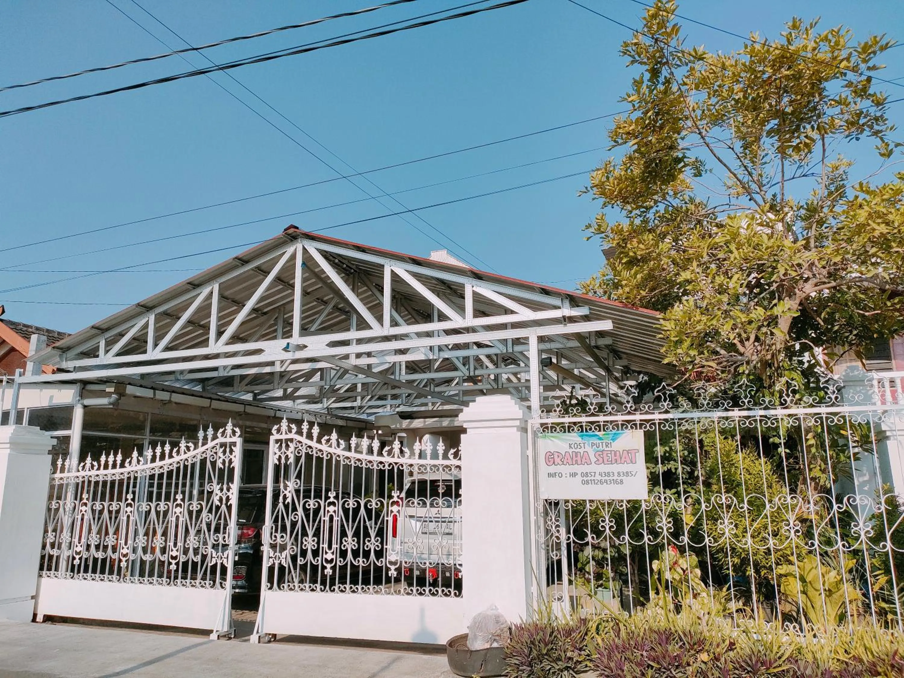 Facade/entrance in RedDoorz Syariah near Jogja Expo Center