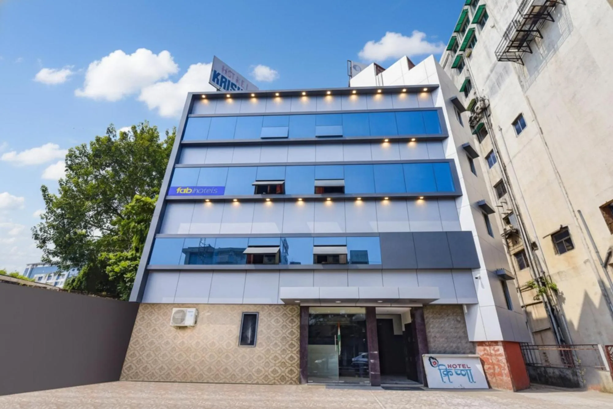 Property building in Via Shri Krishna