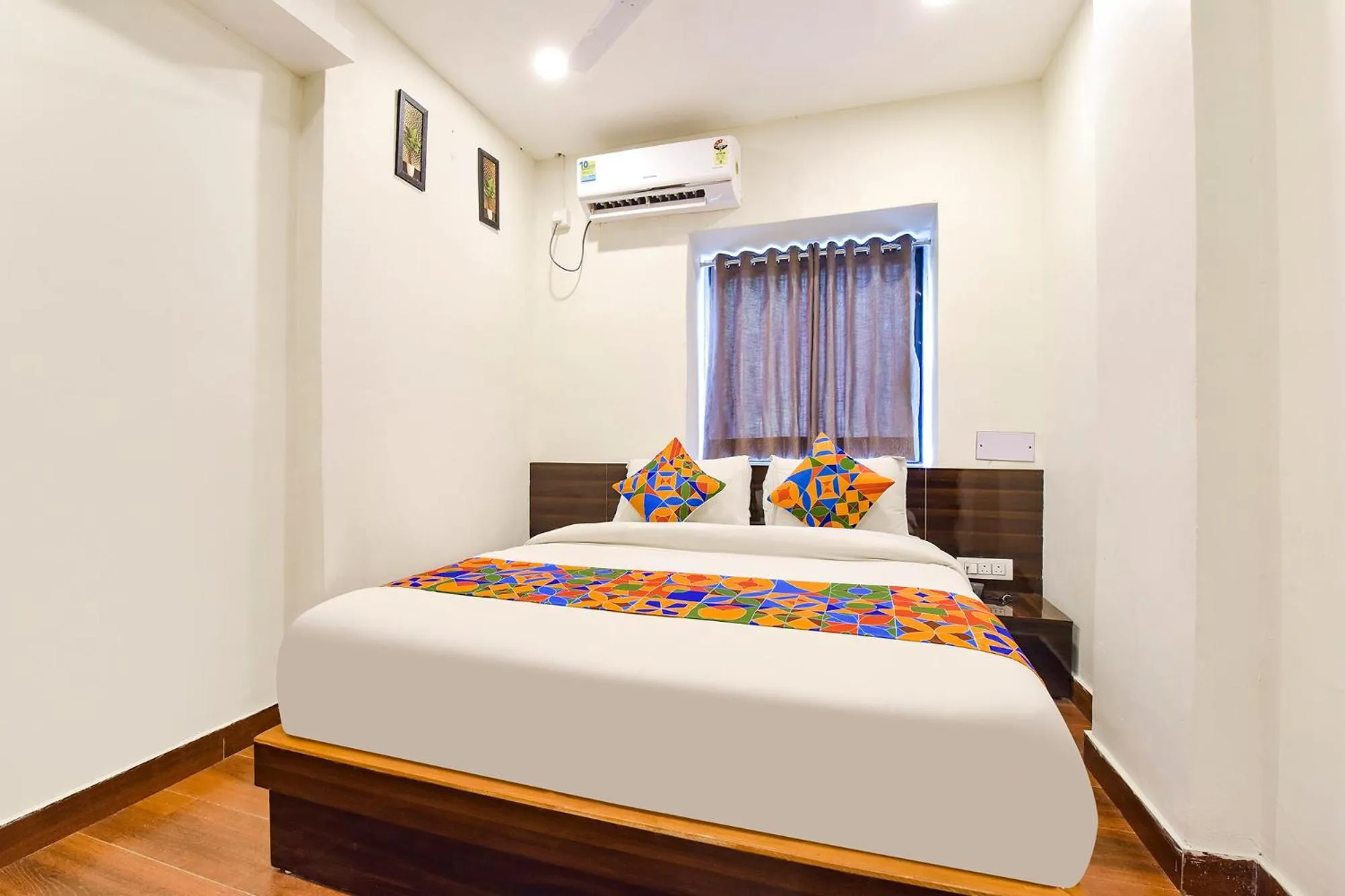 Photo of the whole room, Bed in Via Shri Krishna