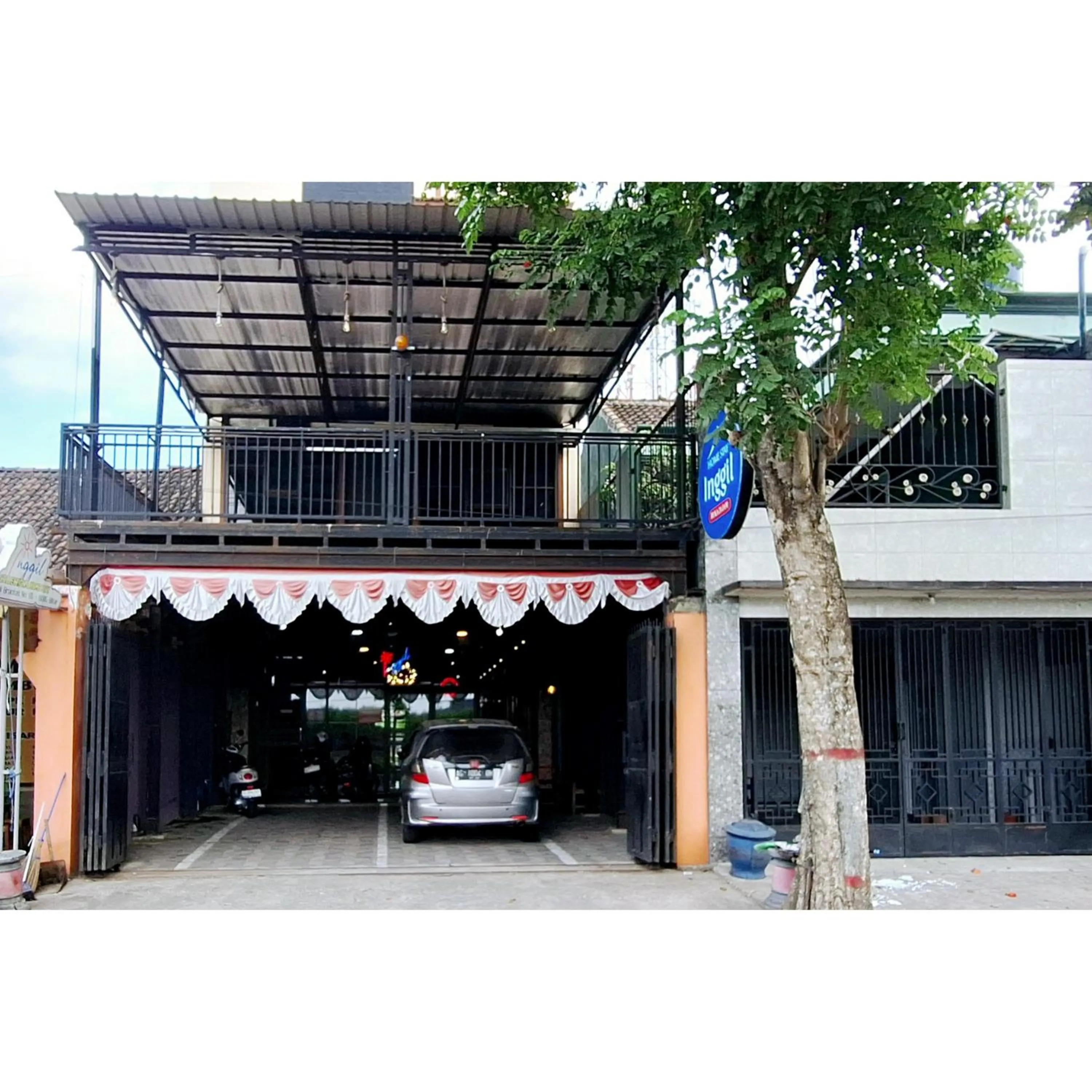 Facade/entrance in Home Inggil RedPartner