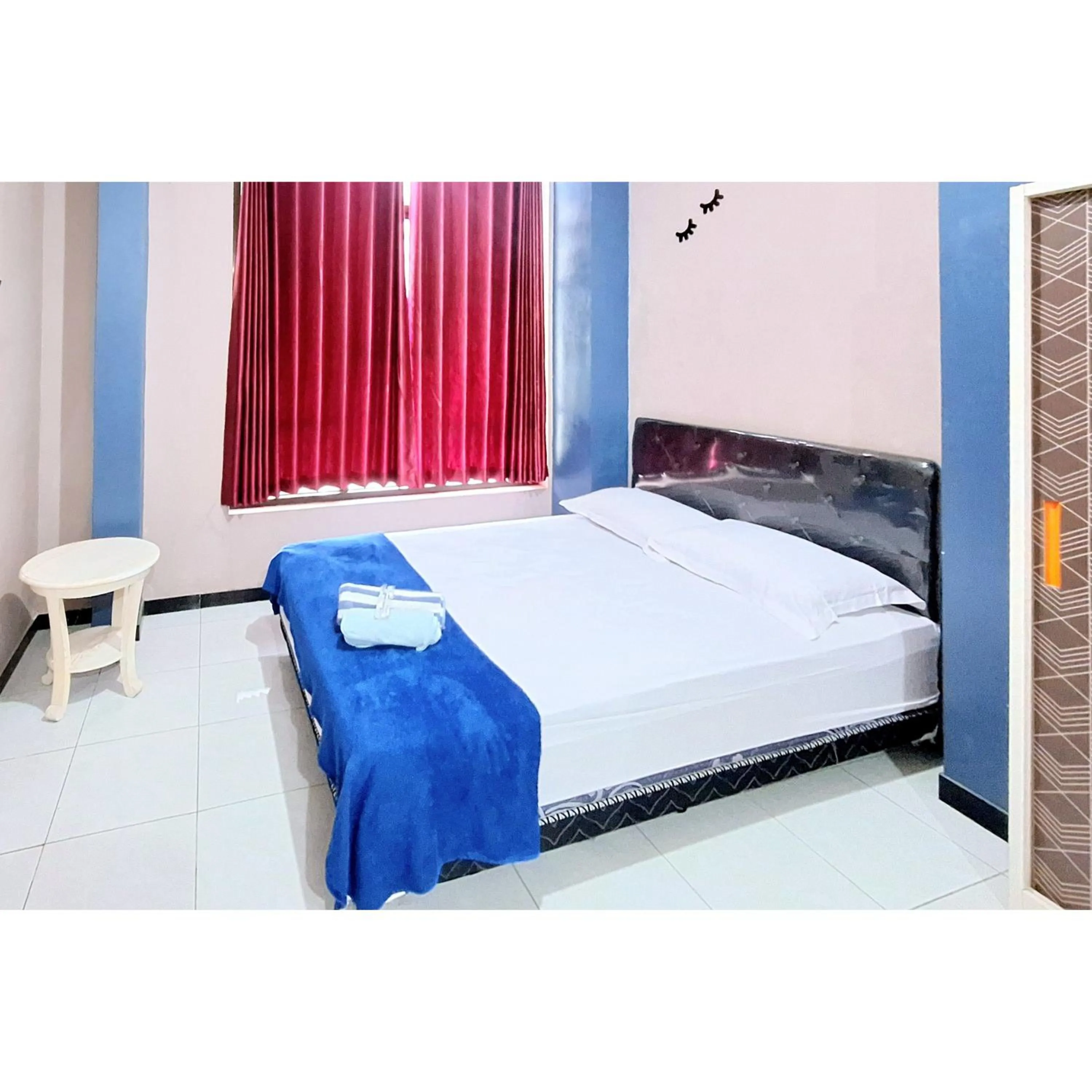 Bedroom, Bed in Home Inggil RedPartner