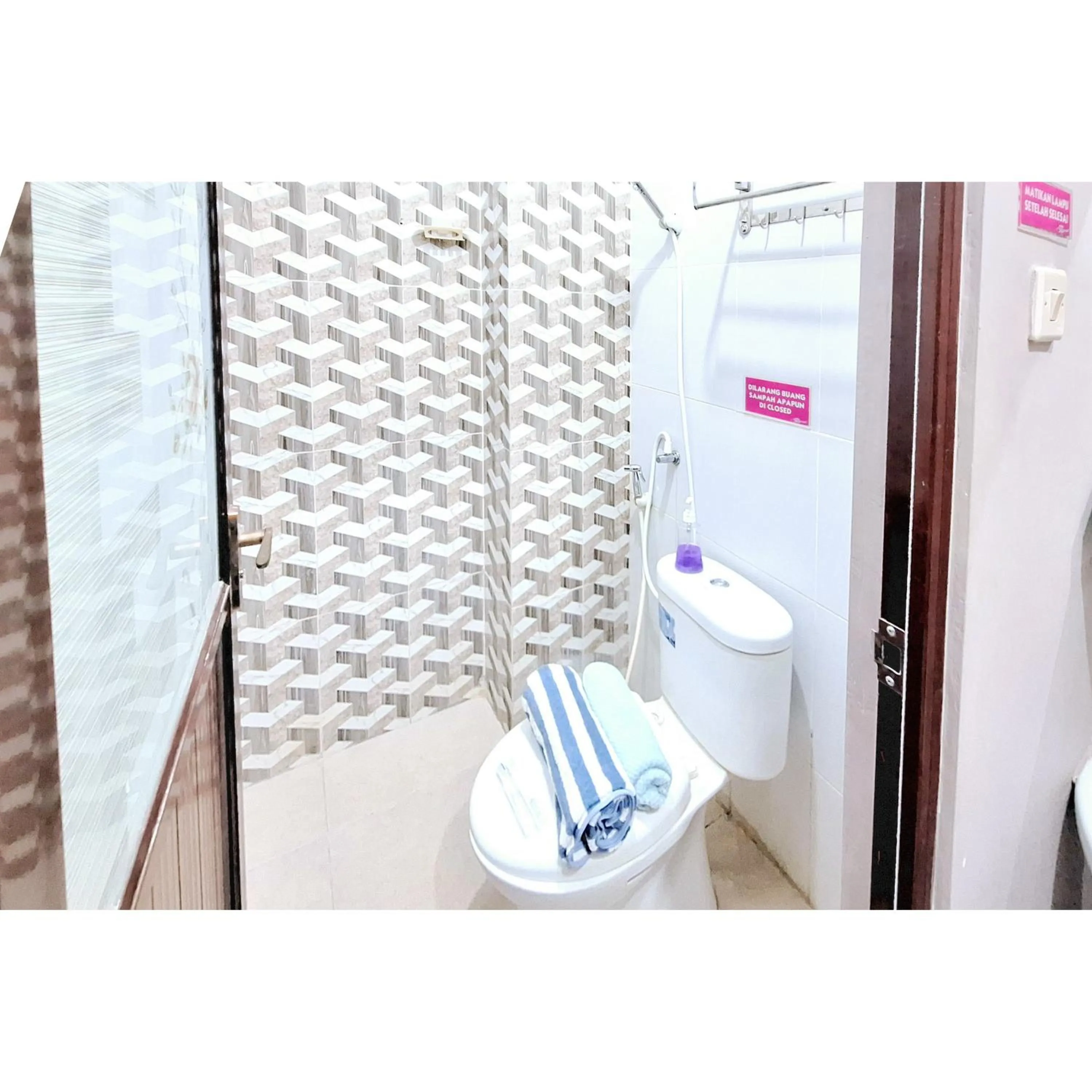 Bathroom in Home Inggil RedPartner