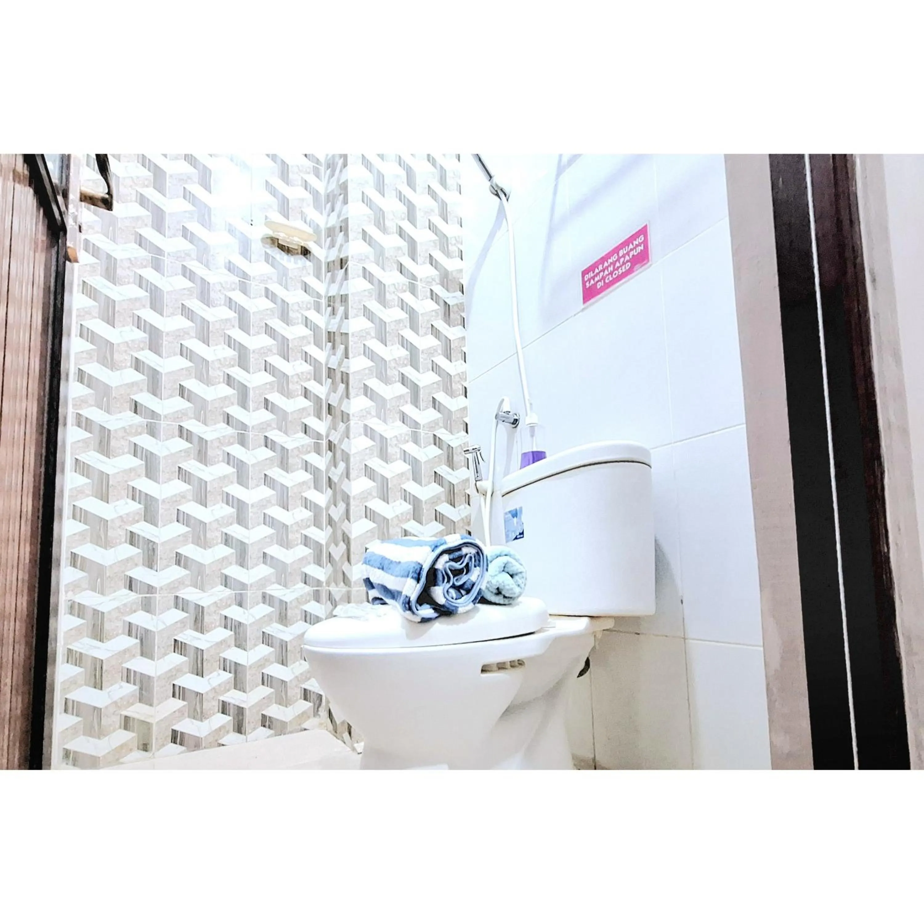 Bathroom in Home Inggil RedPartner