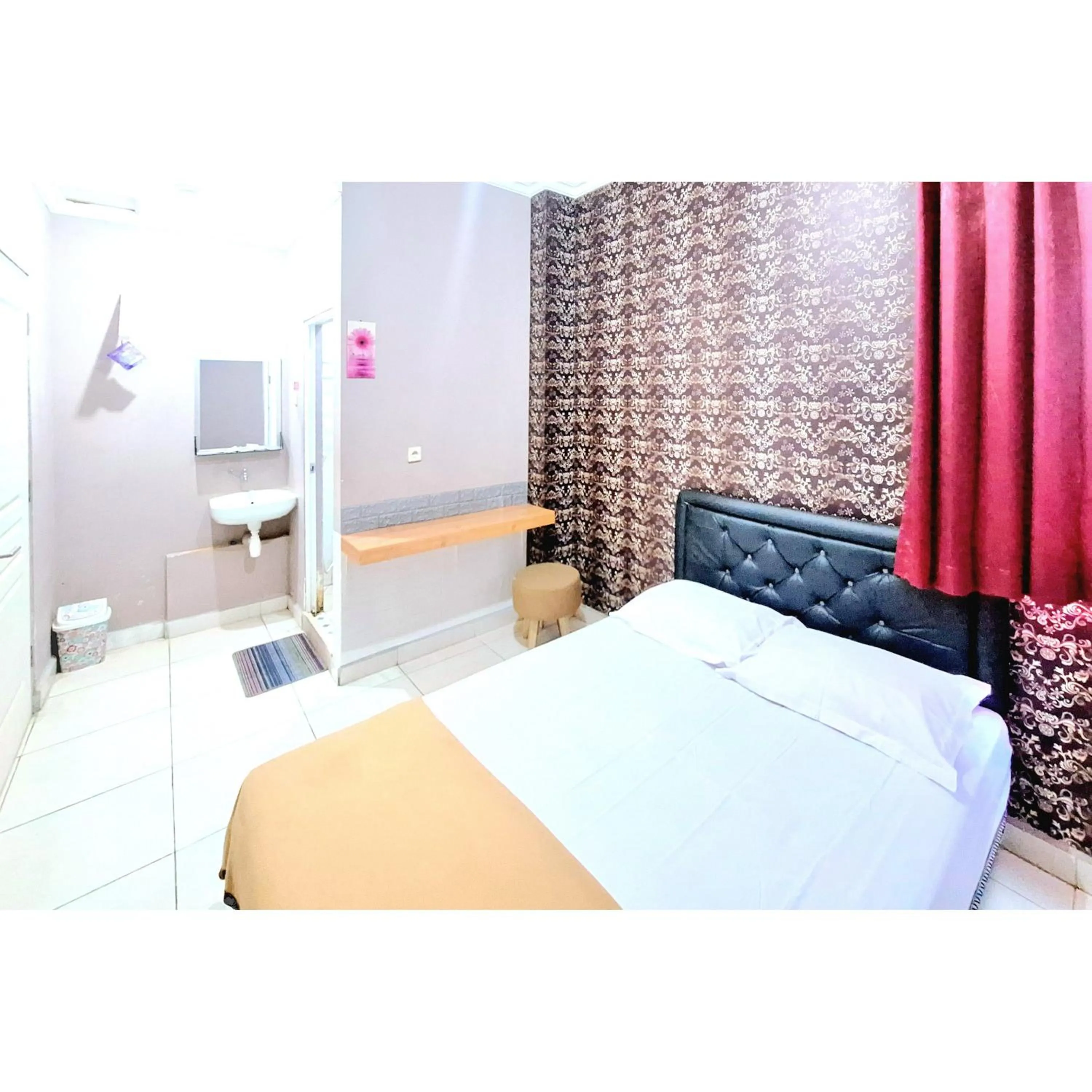 Bedroom, Bed in Home Inggil RedPartner