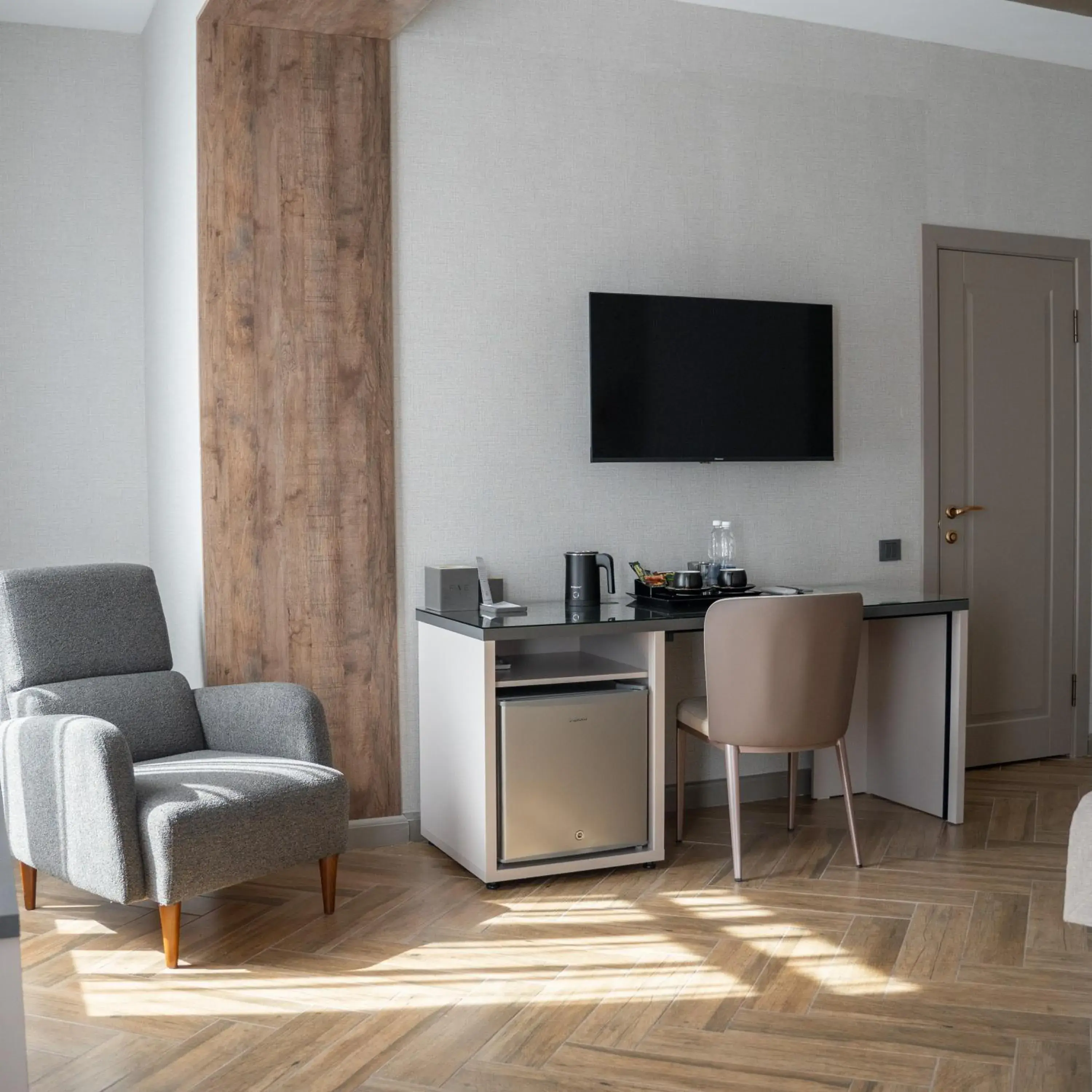 Deluxe King Room - single occupancy in Five Hotel Deluxe King Room - single occupancy in Five Hotel