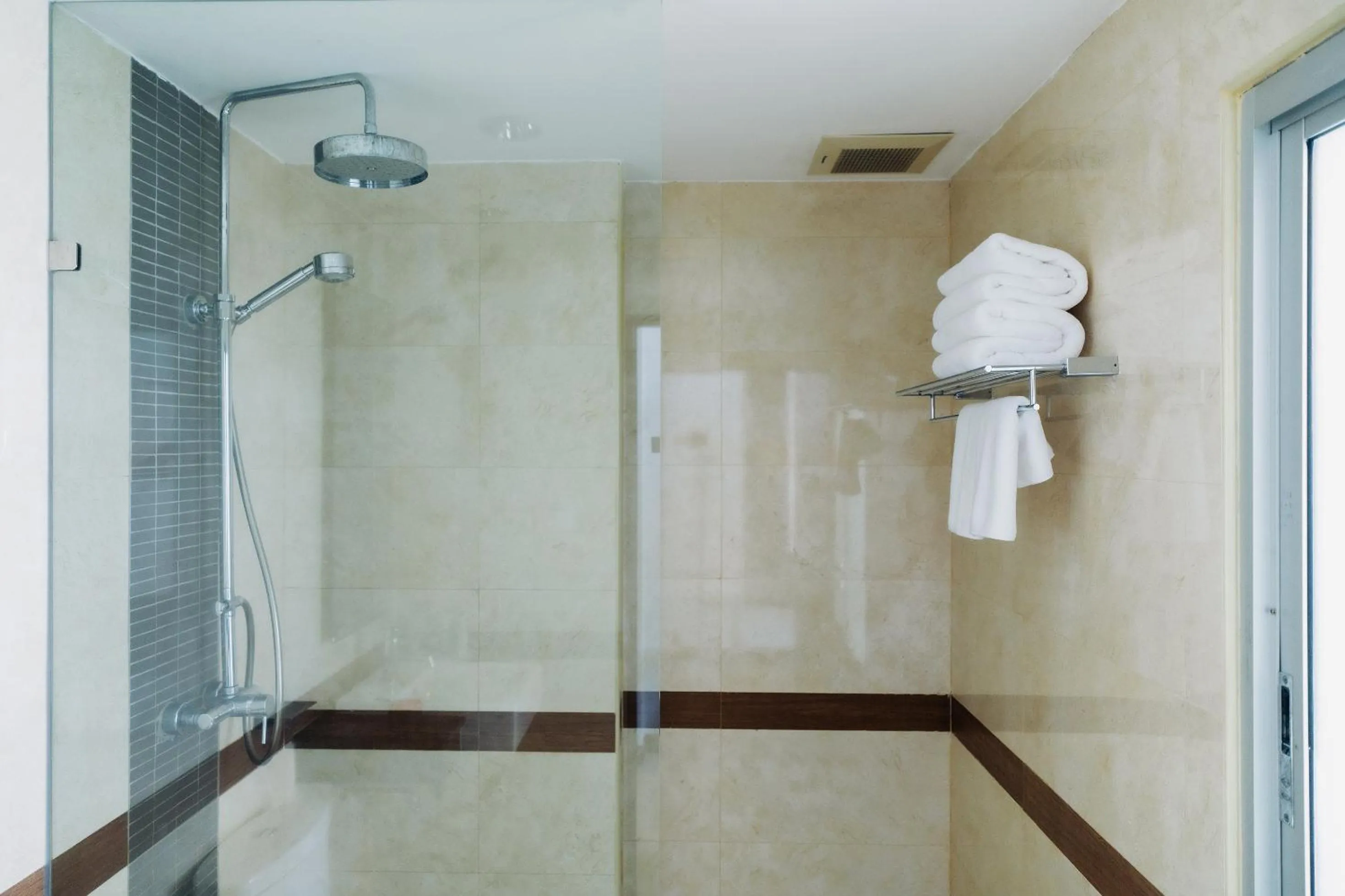 Shower in Di Yana Patong