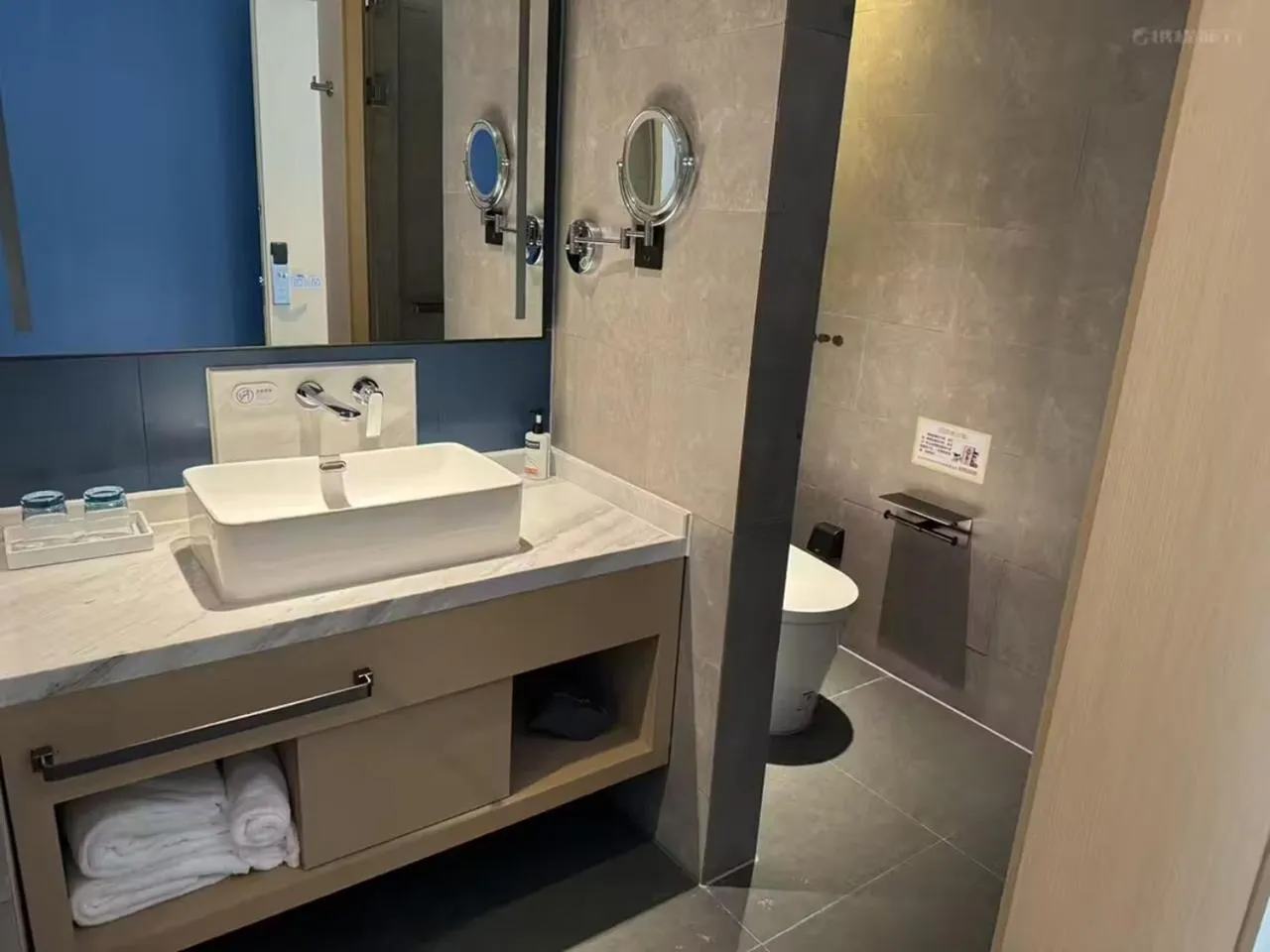 Toilet in Holiday Inn Express Hangzhou Qianjiang CenturyCity by IHG