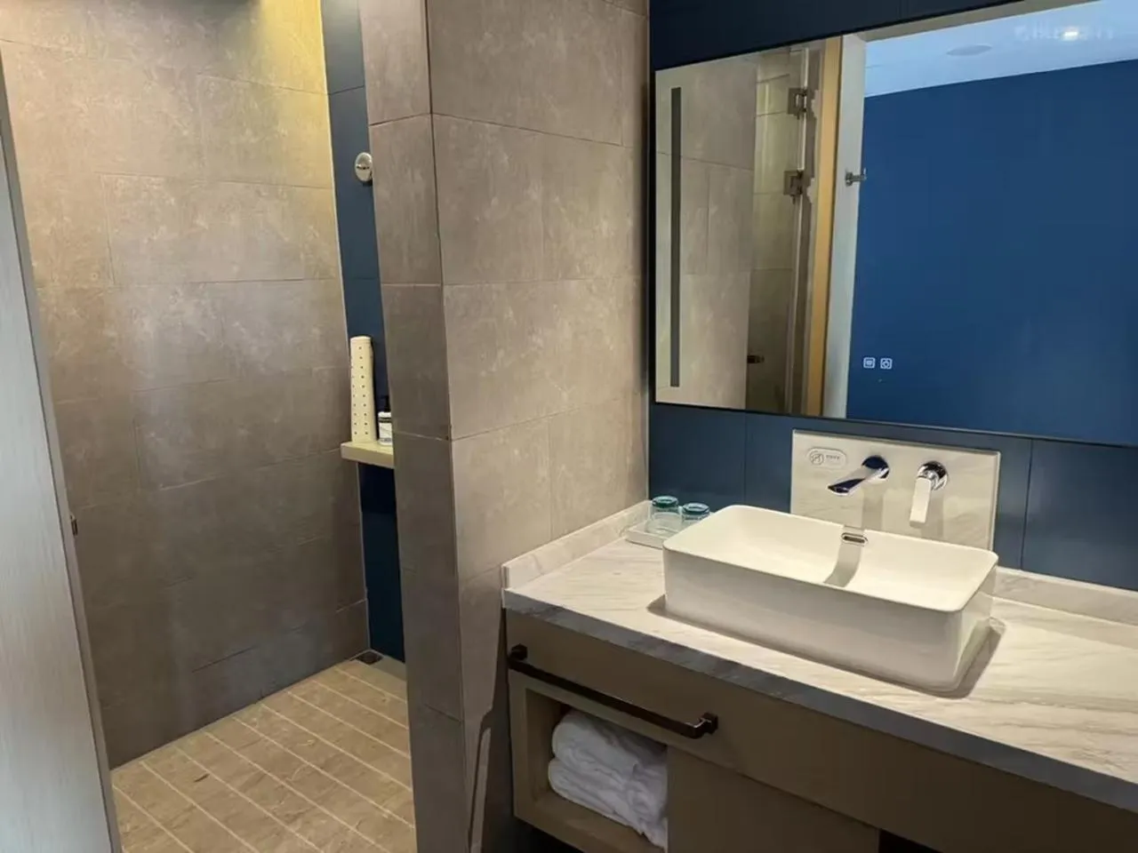 Bathroom in Holiday Inn Express Hangzhou Qianjiang CenturyCity by IHG