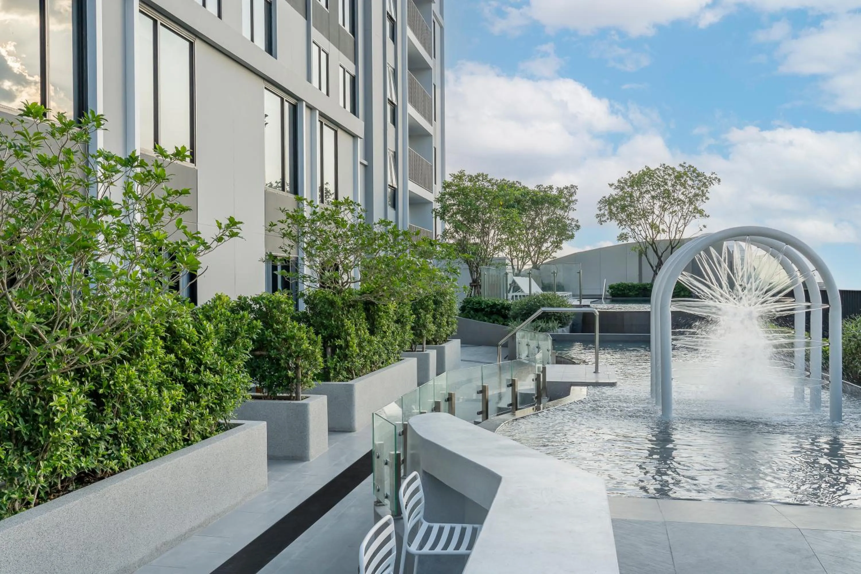 Swimming pool in Holiday Inn Express Rayong