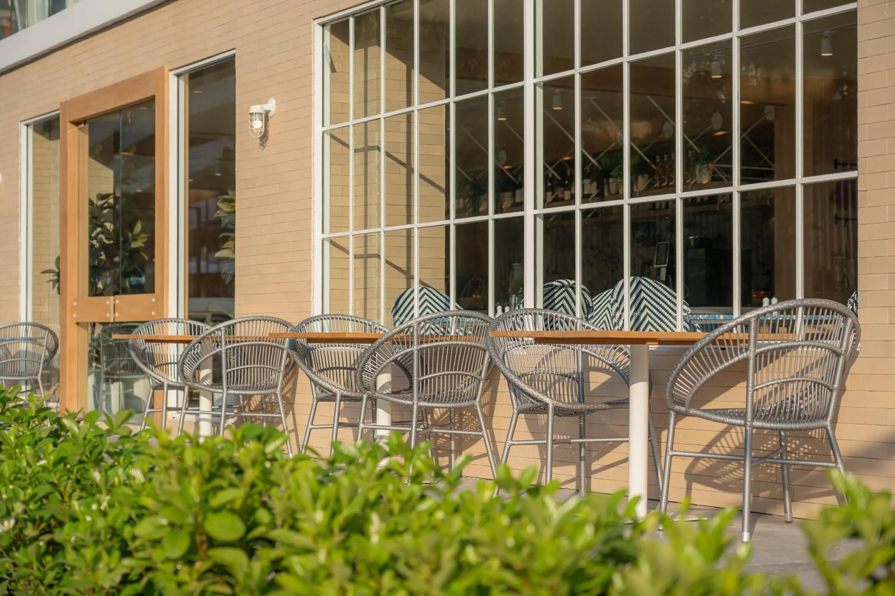 Restaurant/places to eat in Holiday Inn Express Rayong