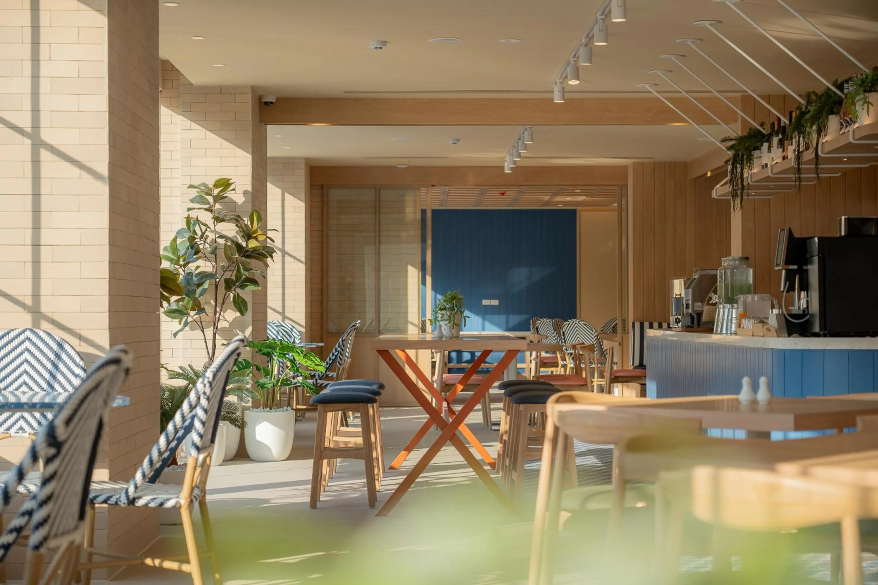 Restaurant/places to eat in Holiday Inn Express Rayong