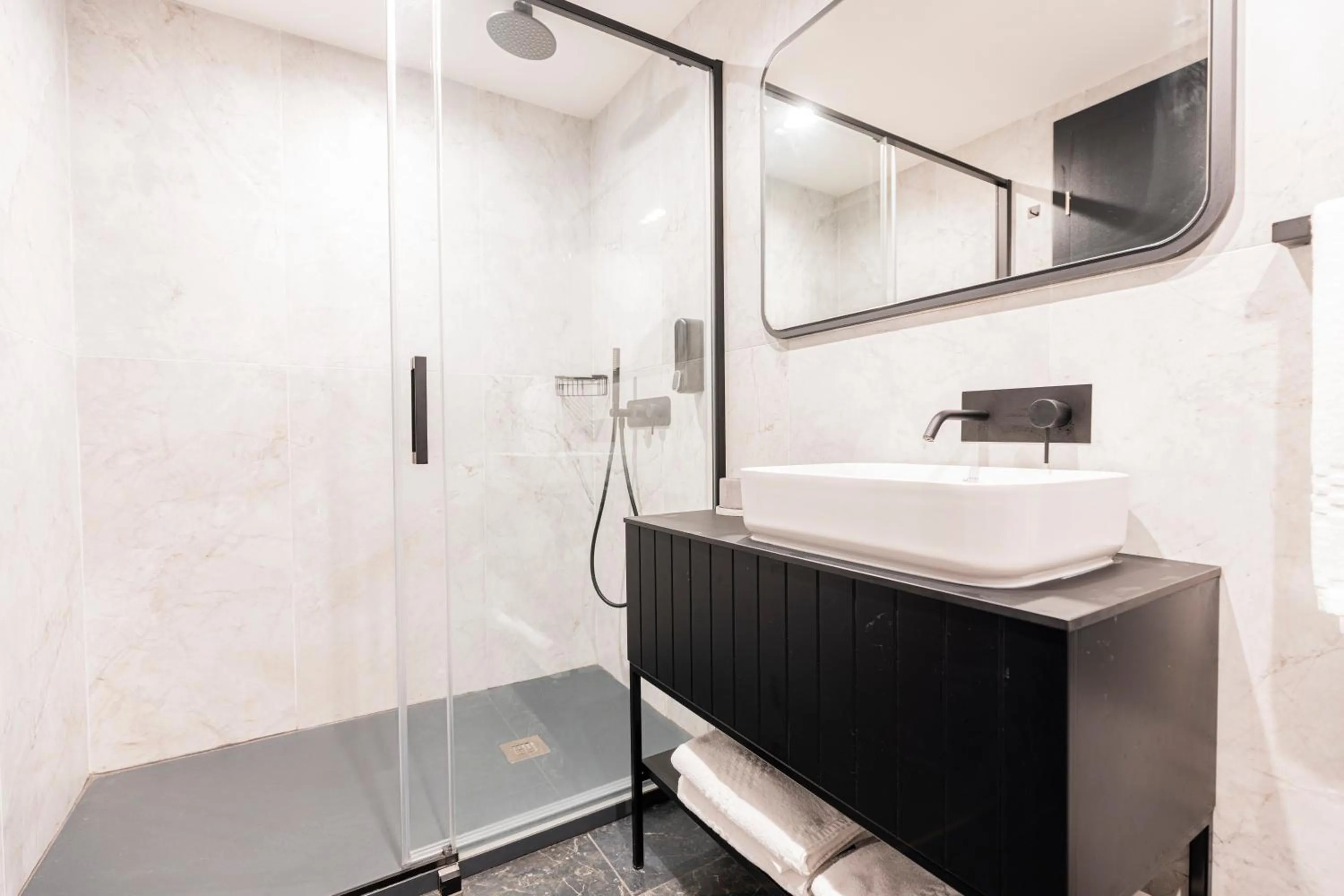 Shower in The Londoner Hotel St. Julian's