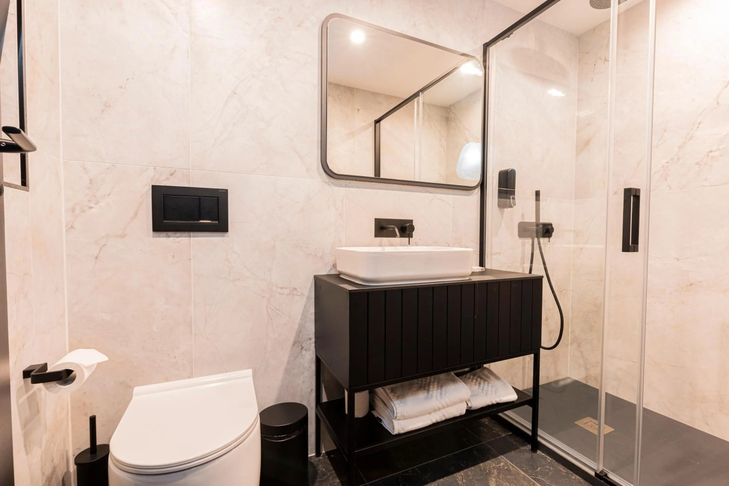 Shower in The Londoner Hotel St. Julian's