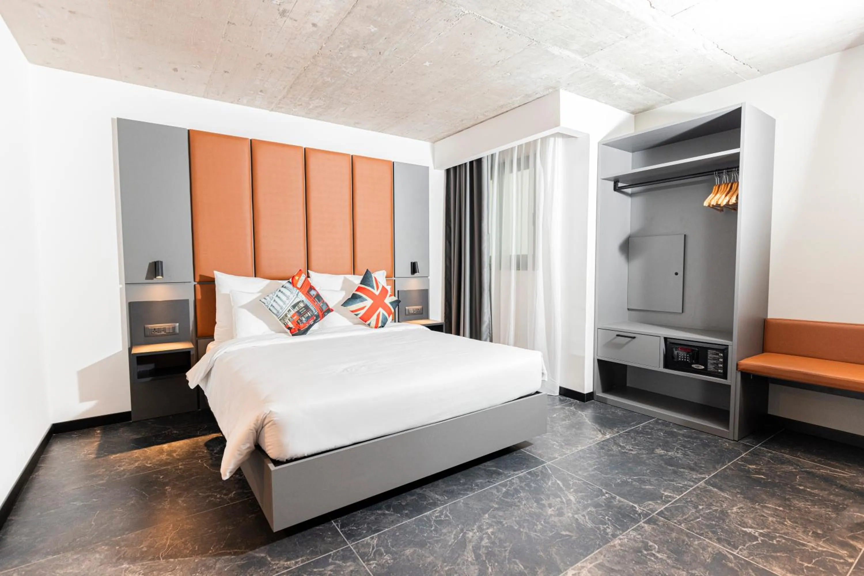 Bed in The Londoner Hotel St. Julian's