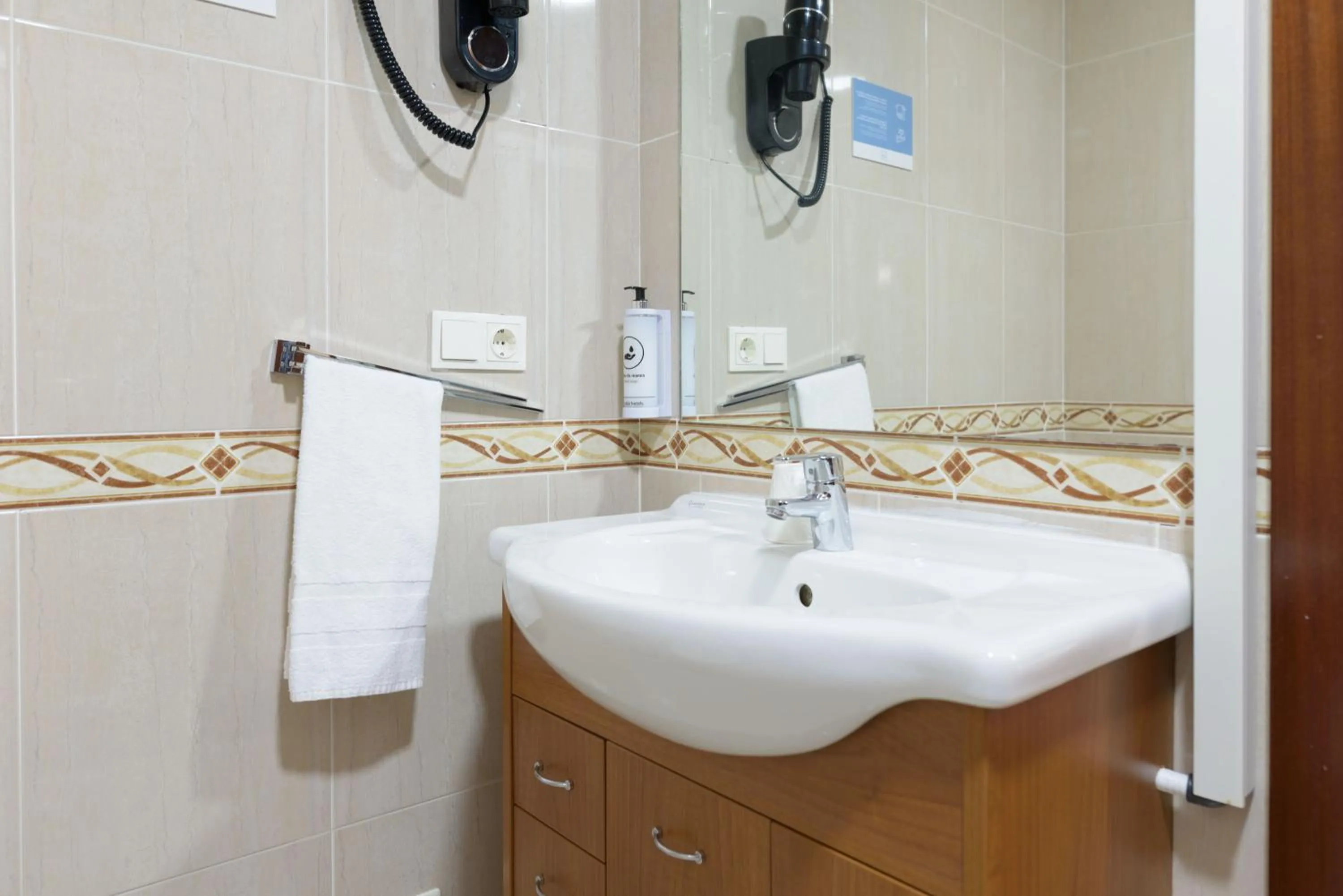 Bathroom in Alda Plaza Mayor Toro