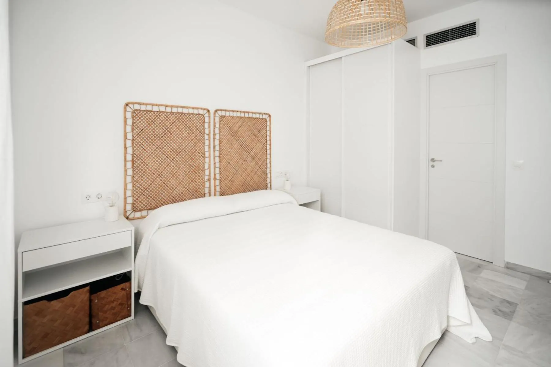 Bed in Reyes Católicos Suite Apartment