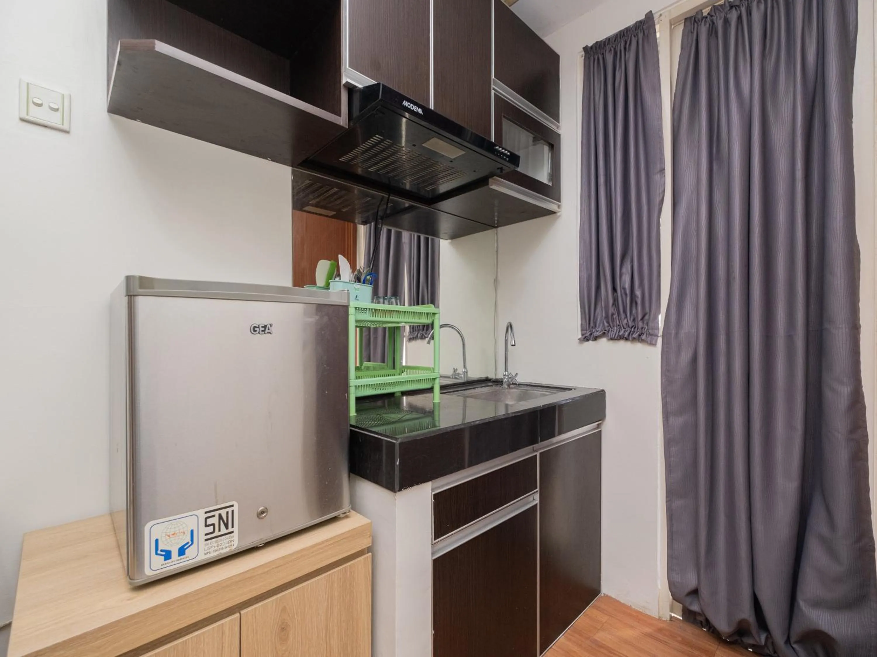 Apartemen Green Lake View Ciputat by Alfa Rooms