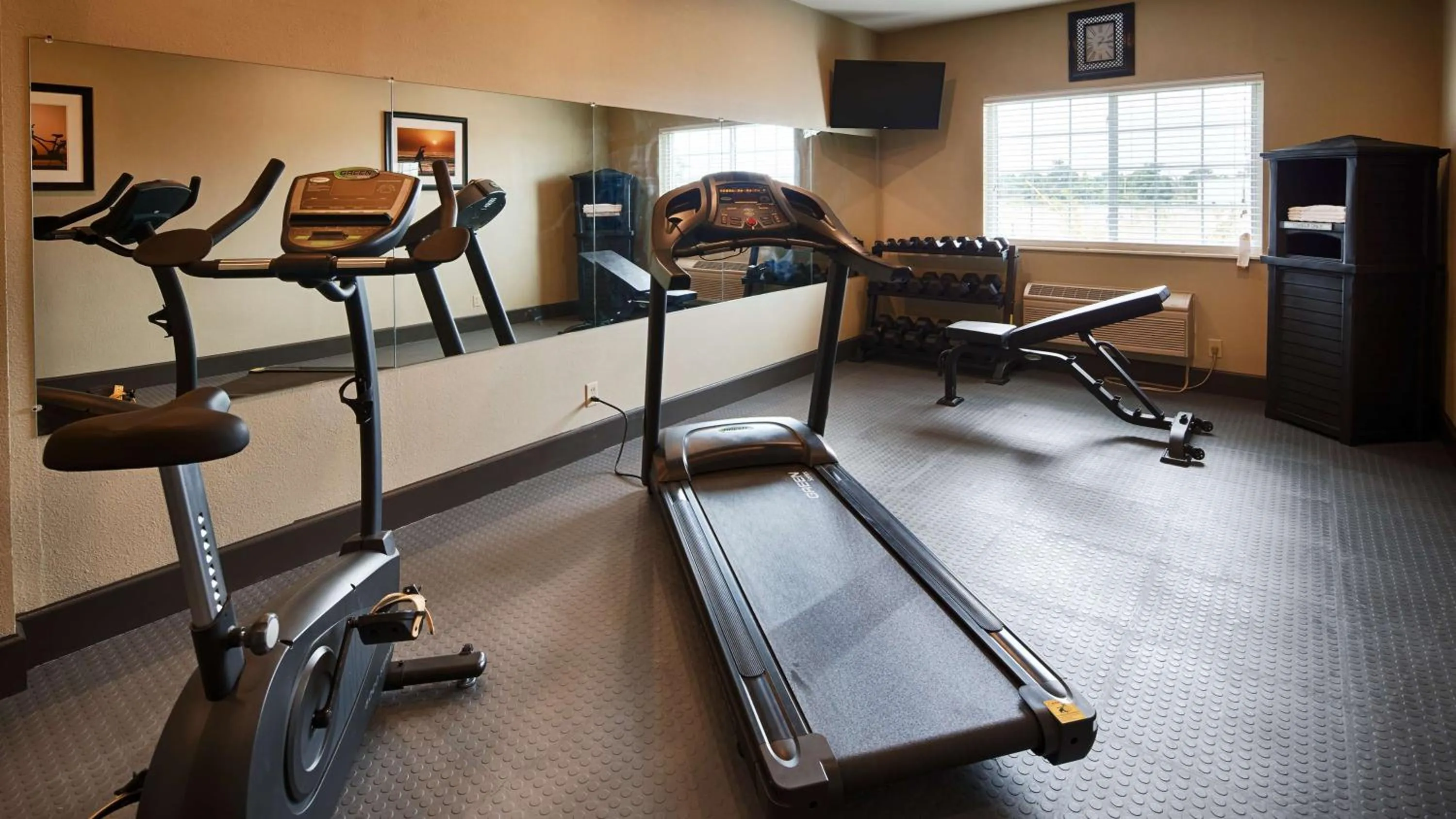 Fitness centre/facilities in Best Western Mt. Vernon Inn
