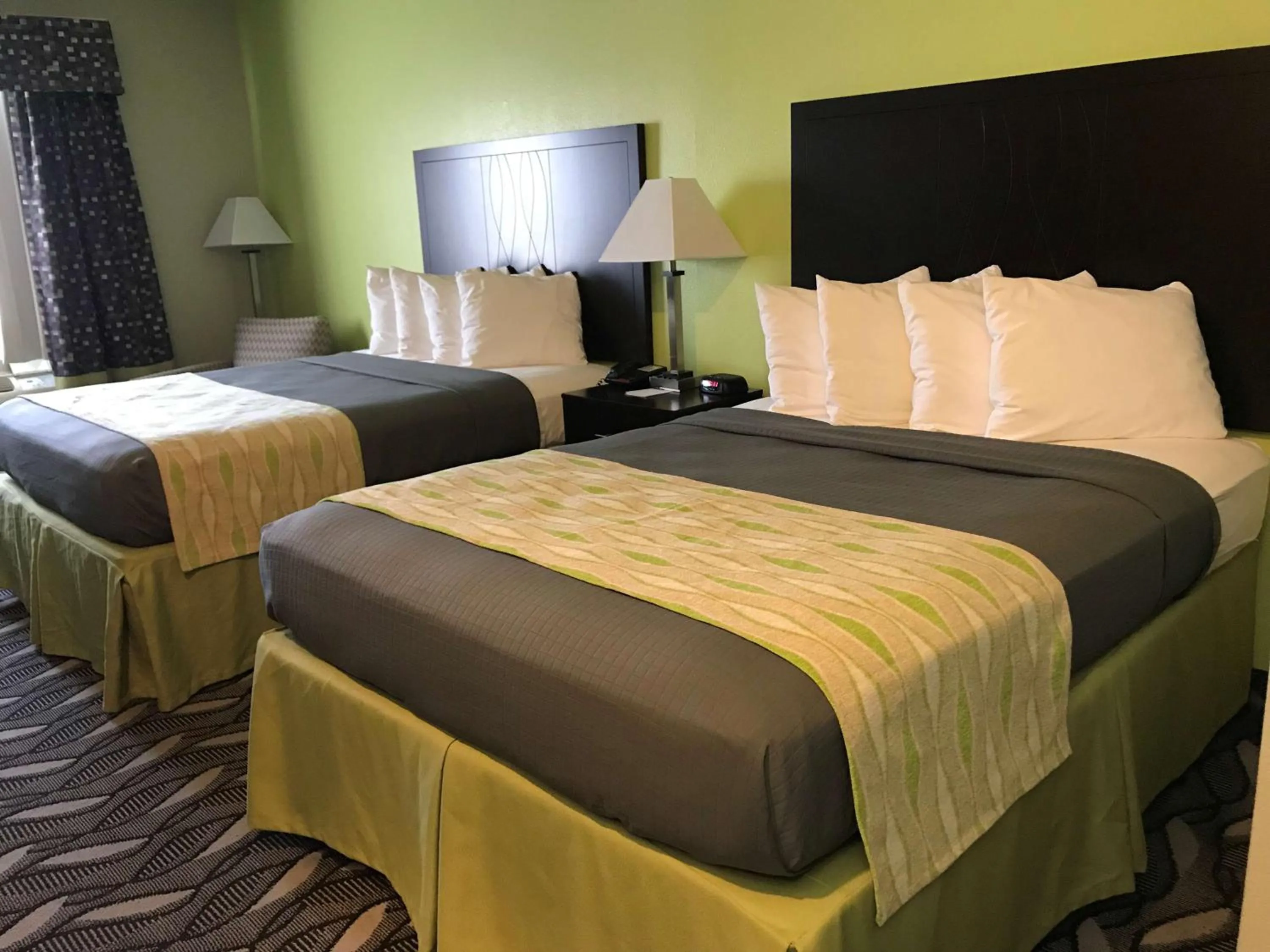 Photo of the whole room, Bed in Best Western Mt. Vernon Inn