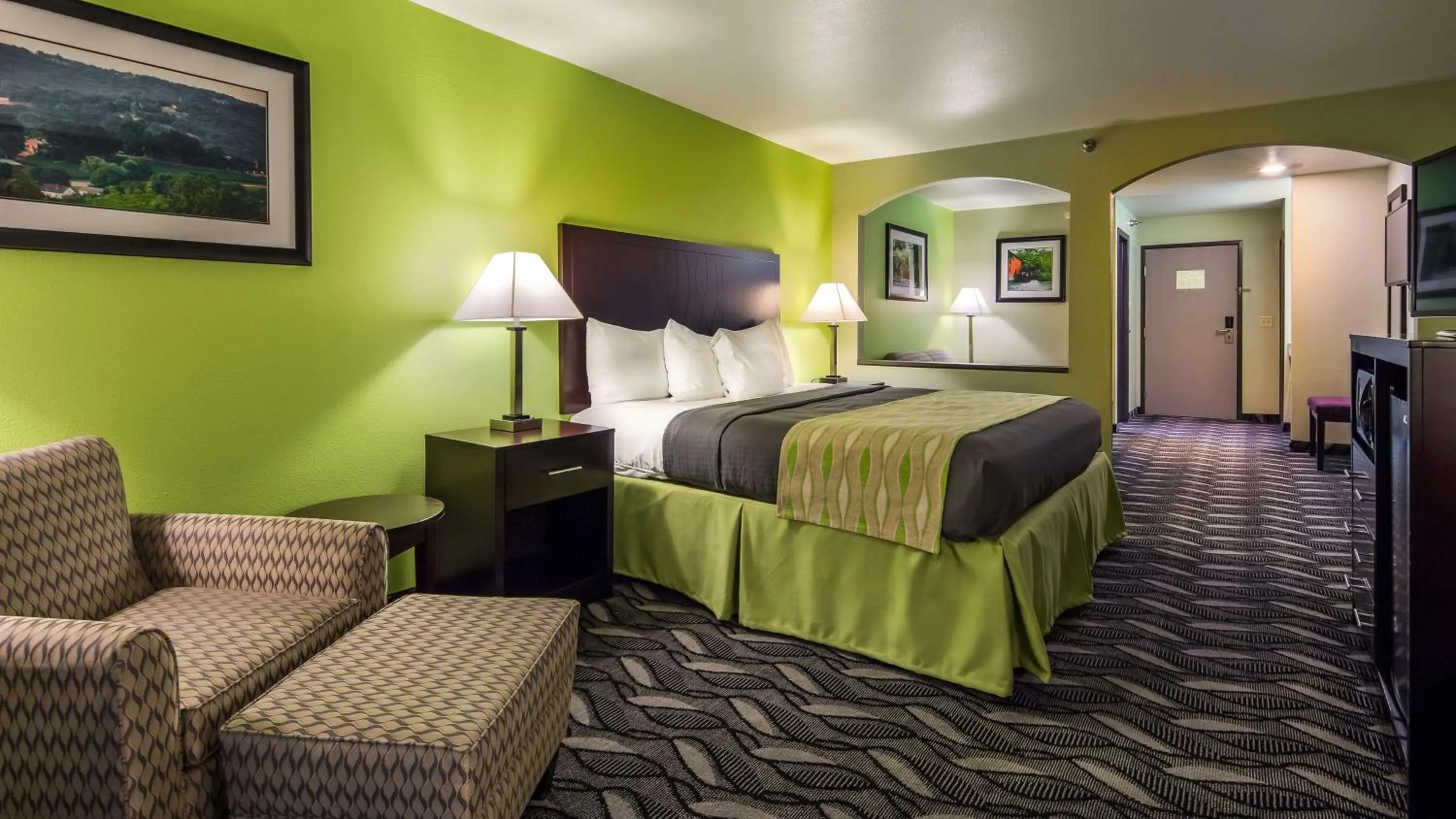 Photo of the whole room, Bed in Best Western Mt. Vernon Inn