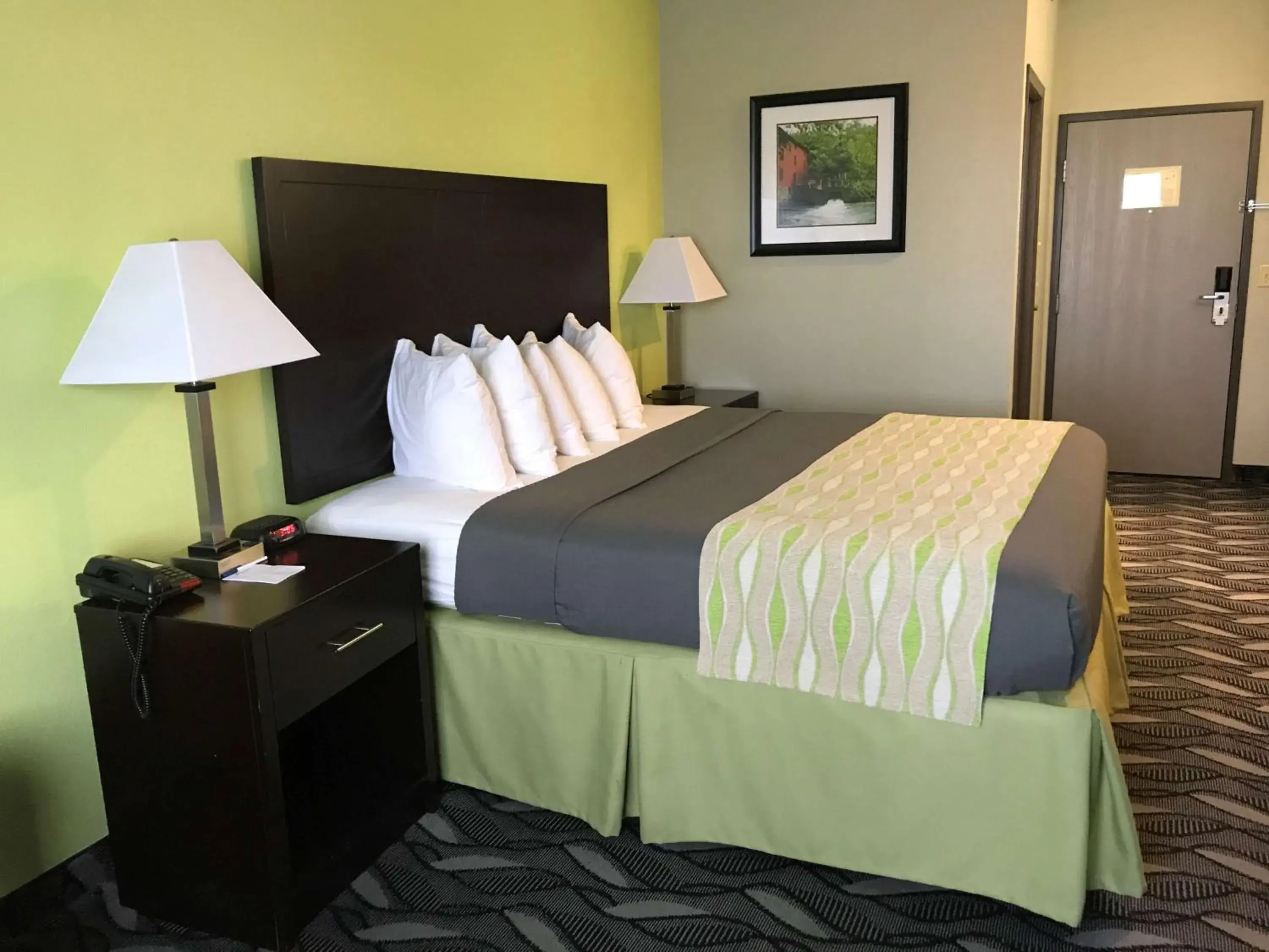 King Suite - Non-Smoking in Best Western Mt. Vernon Inn King Suite - Non-Smoking in Best Western Mt. Vernon Inn