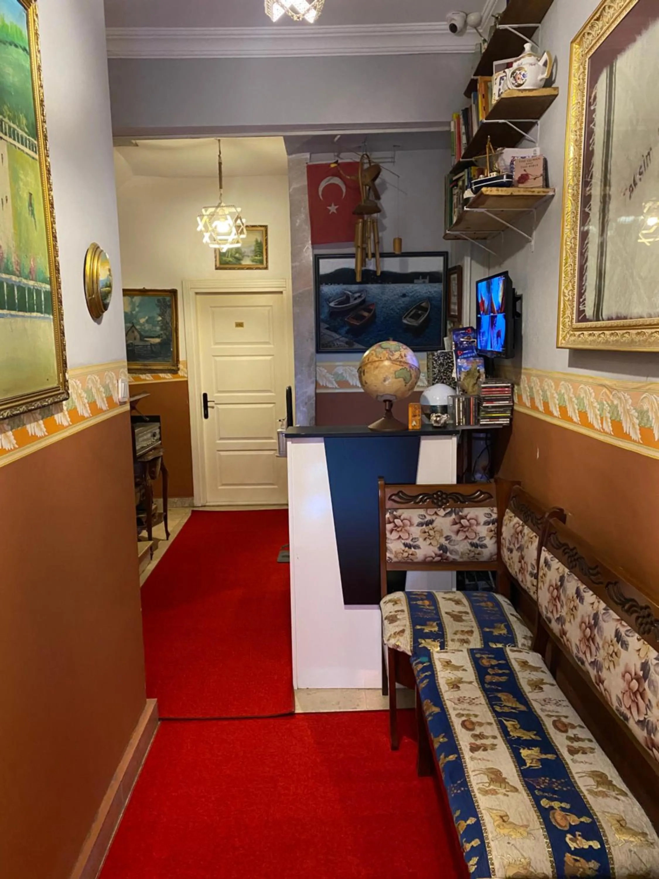 Seating area, Bed in Taksim Pandora hotel