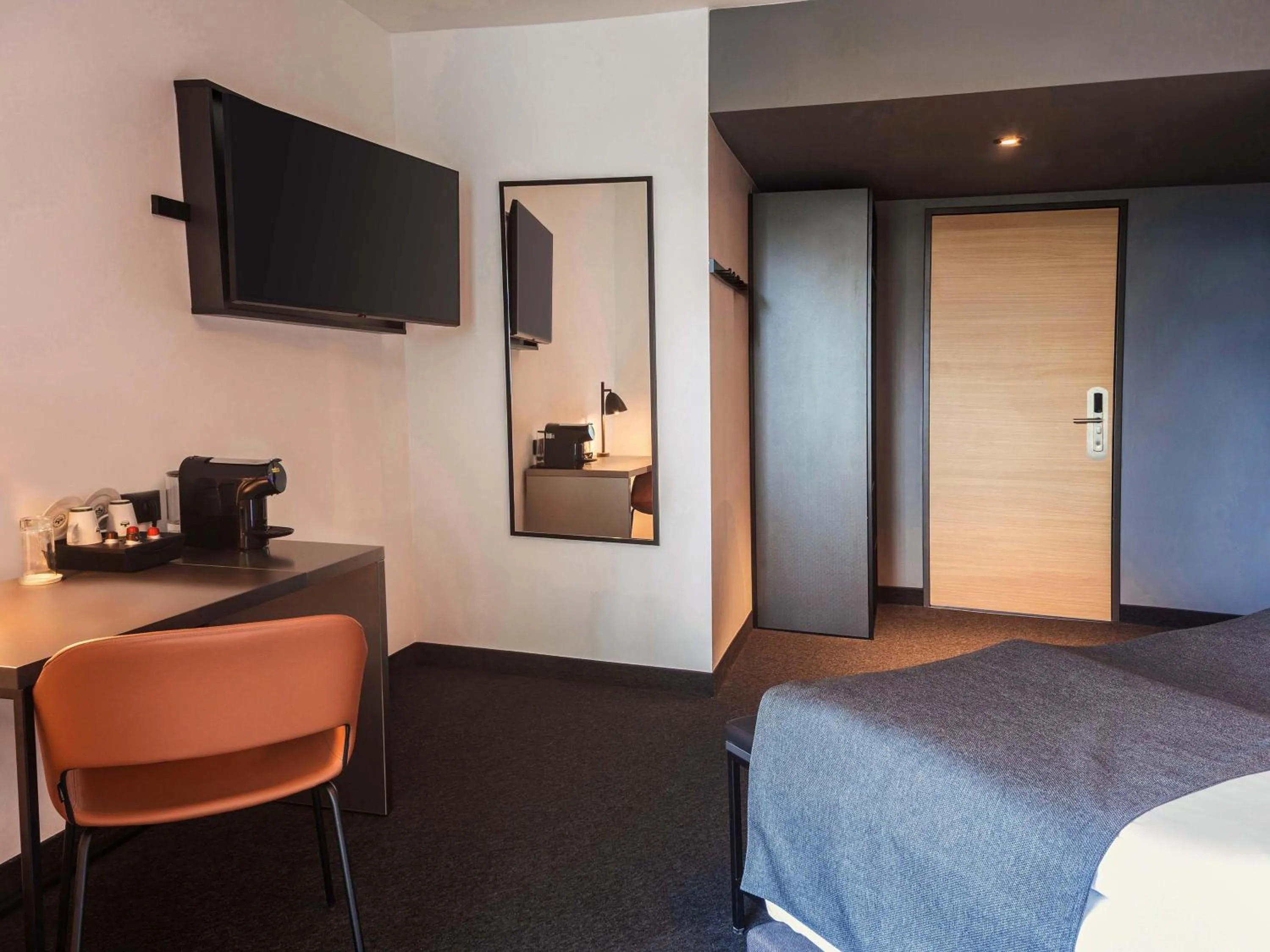 Photo of the whole room, Bed in B&B Hotel Erfurt City-West