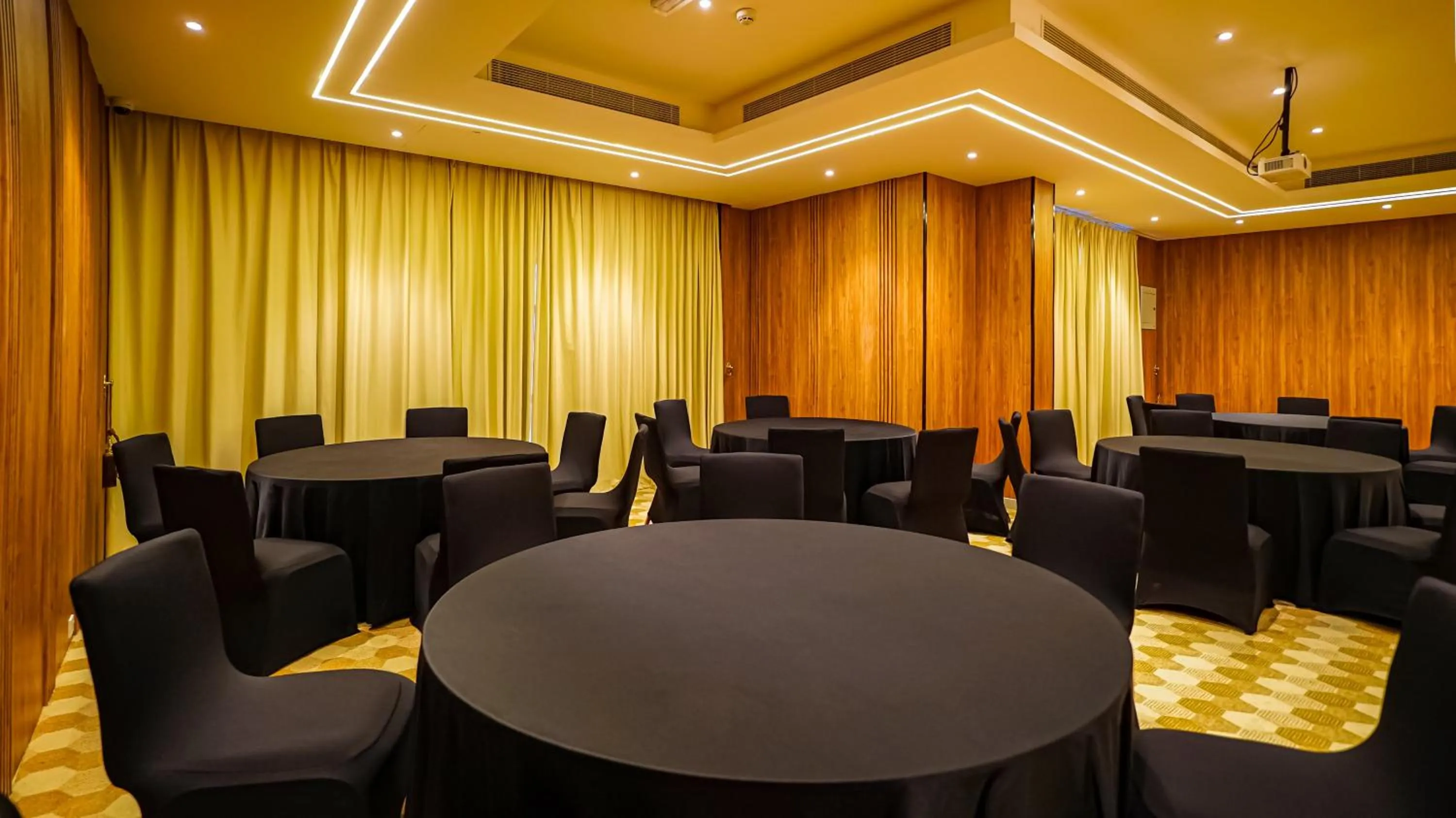 Meeting/conference room in Duqm Express Hotel