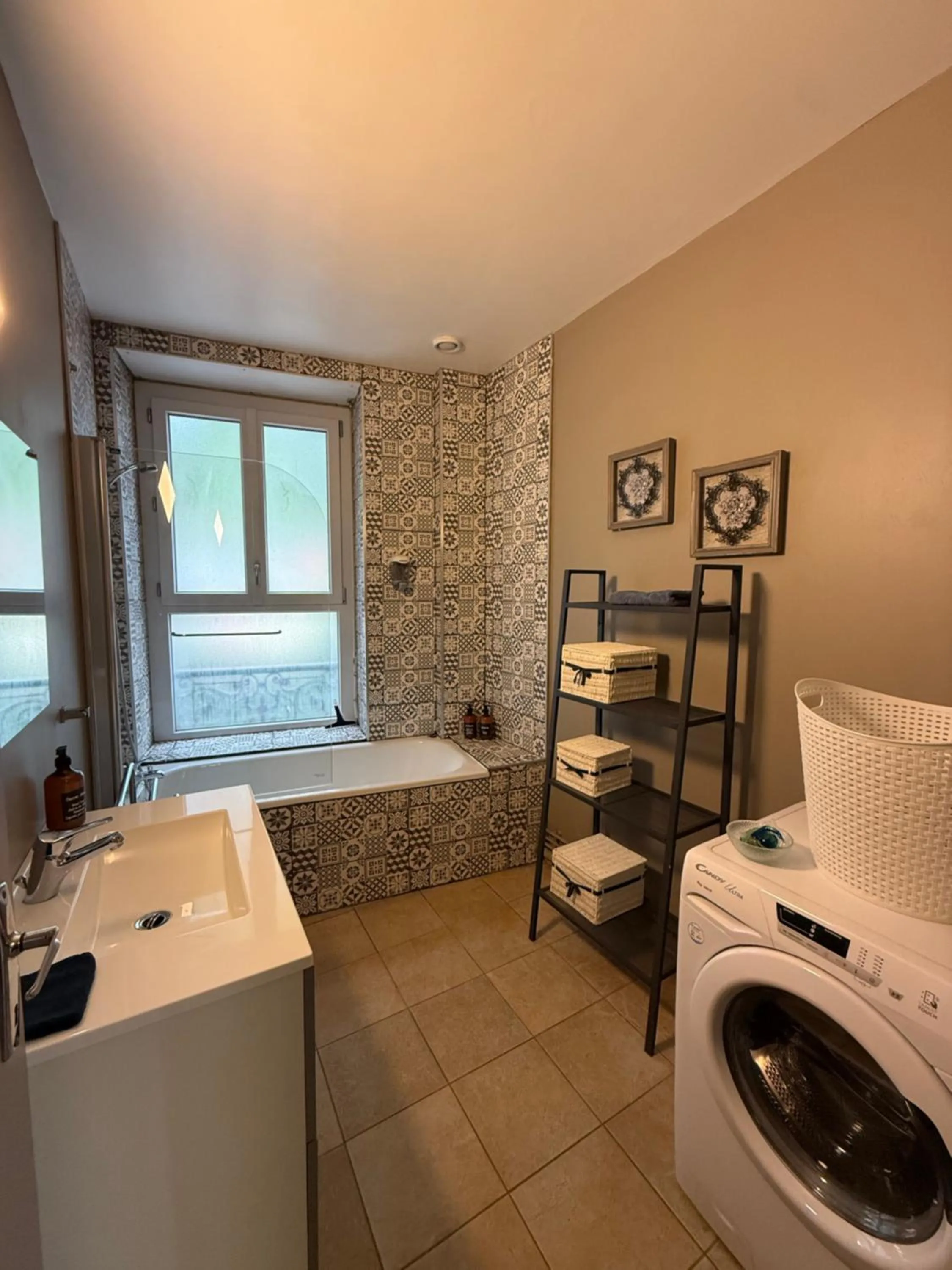 Bathroom, Bed in Le carré Gambetta