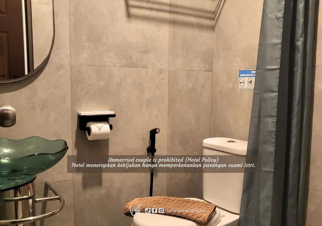 Toilet in The Safiina Point Syariah Hotel