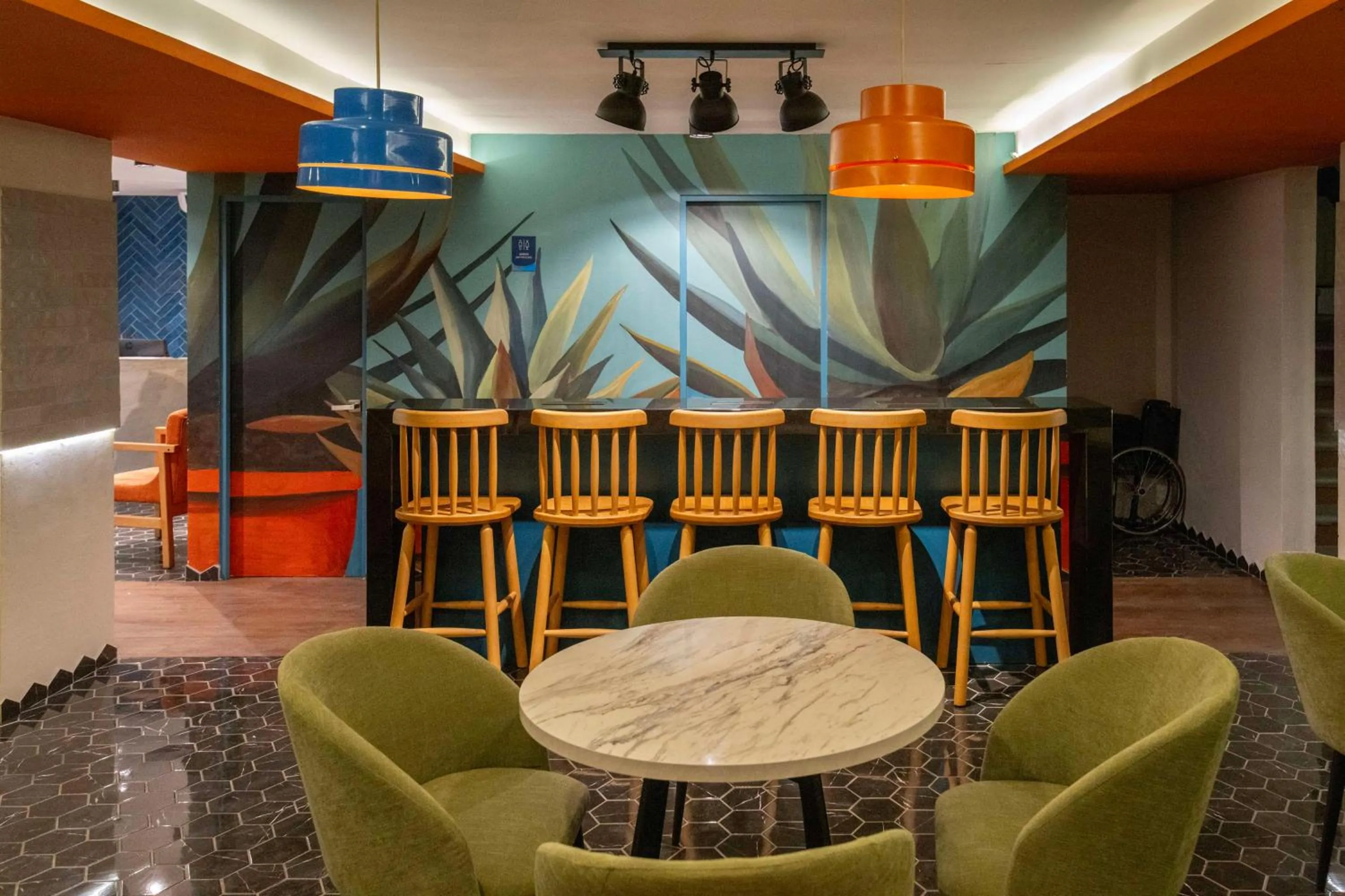 Restaurant/places to eat in Vista Express Guadalajara Expo SureStay Collection by BW