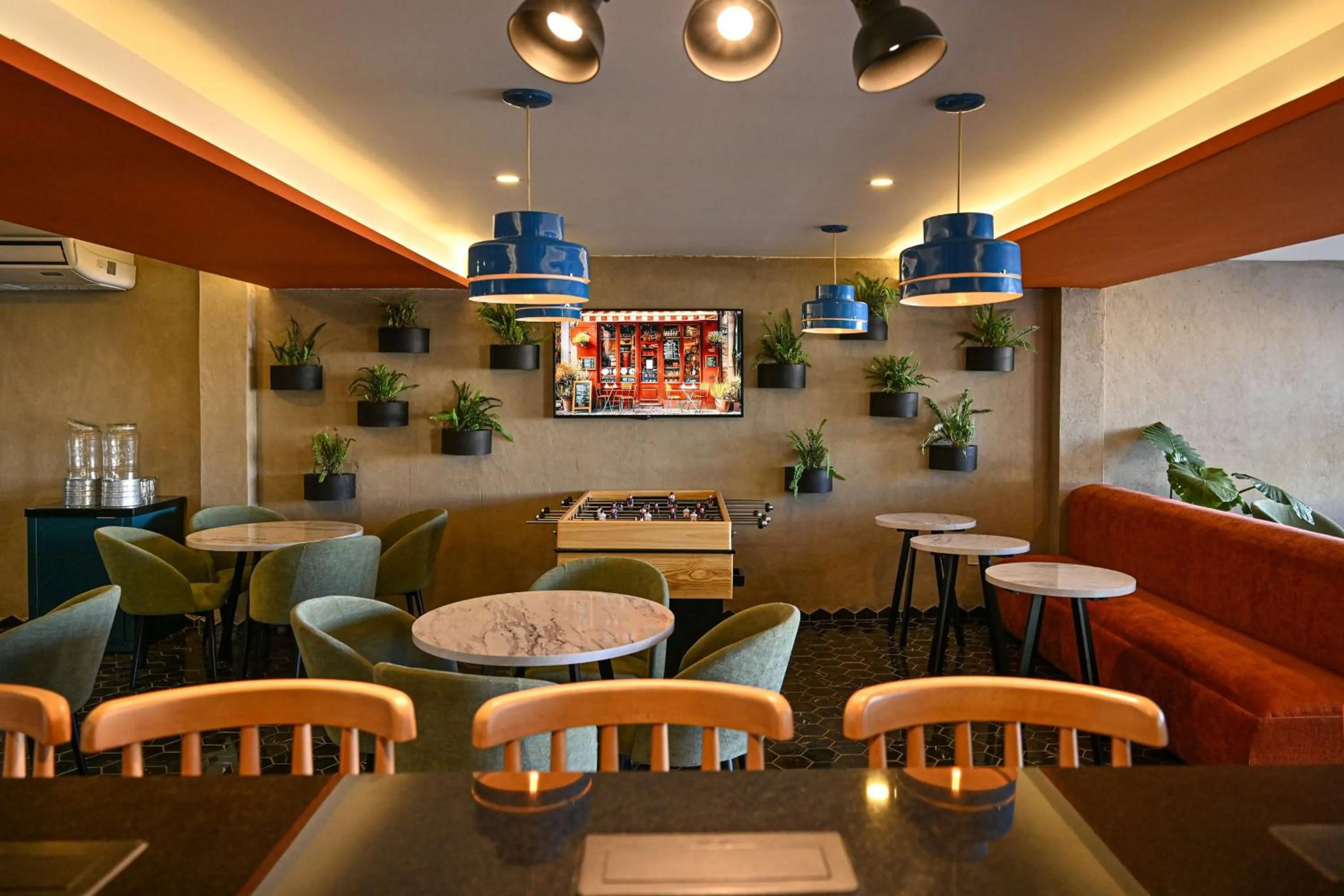 Restaurant/places to eat in Vista Express Guadalajara Expo SureStay Collection by BW