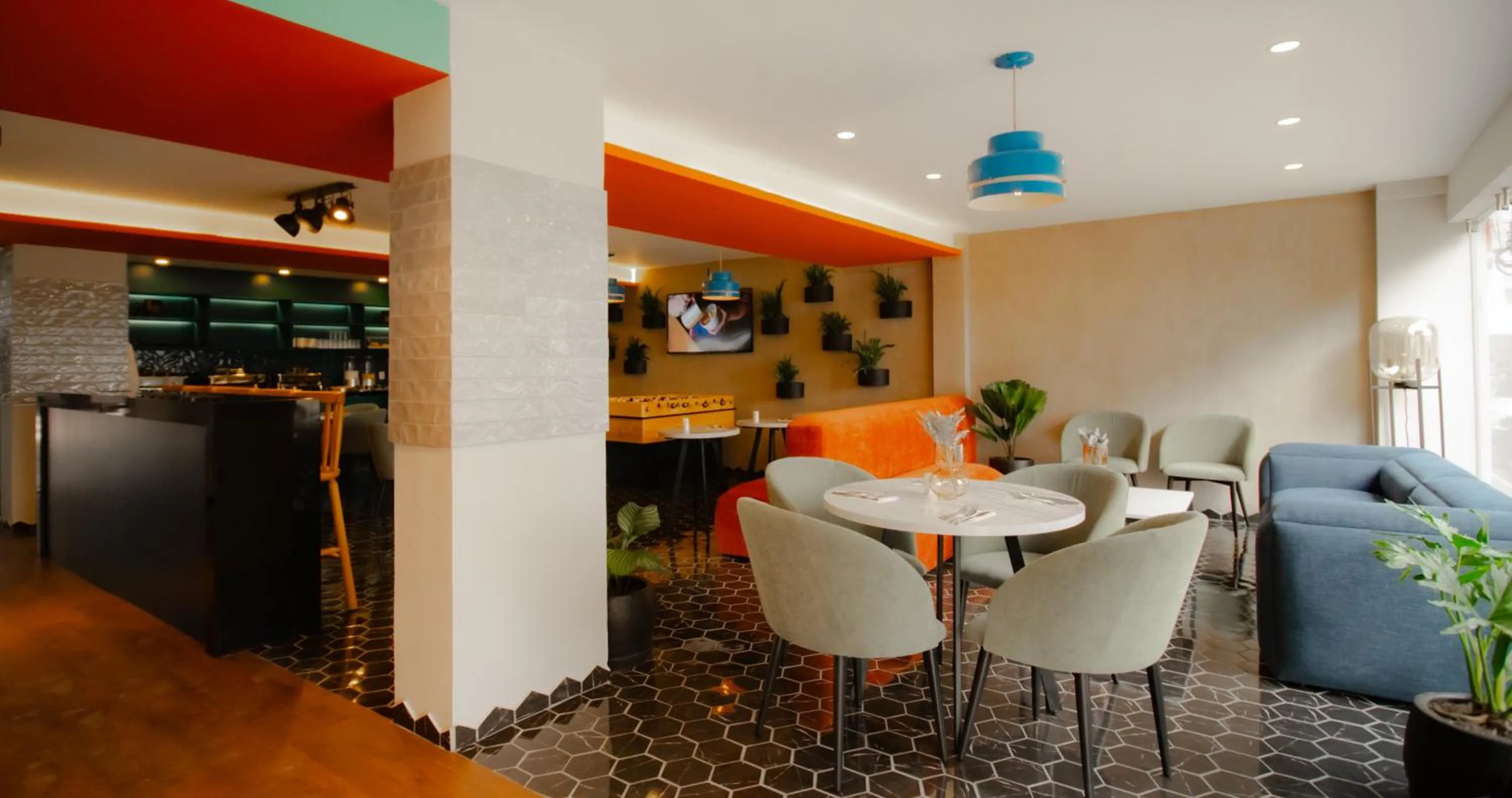 Seating area in Vista Express Guadalajara Expo SureStay Collection by BW