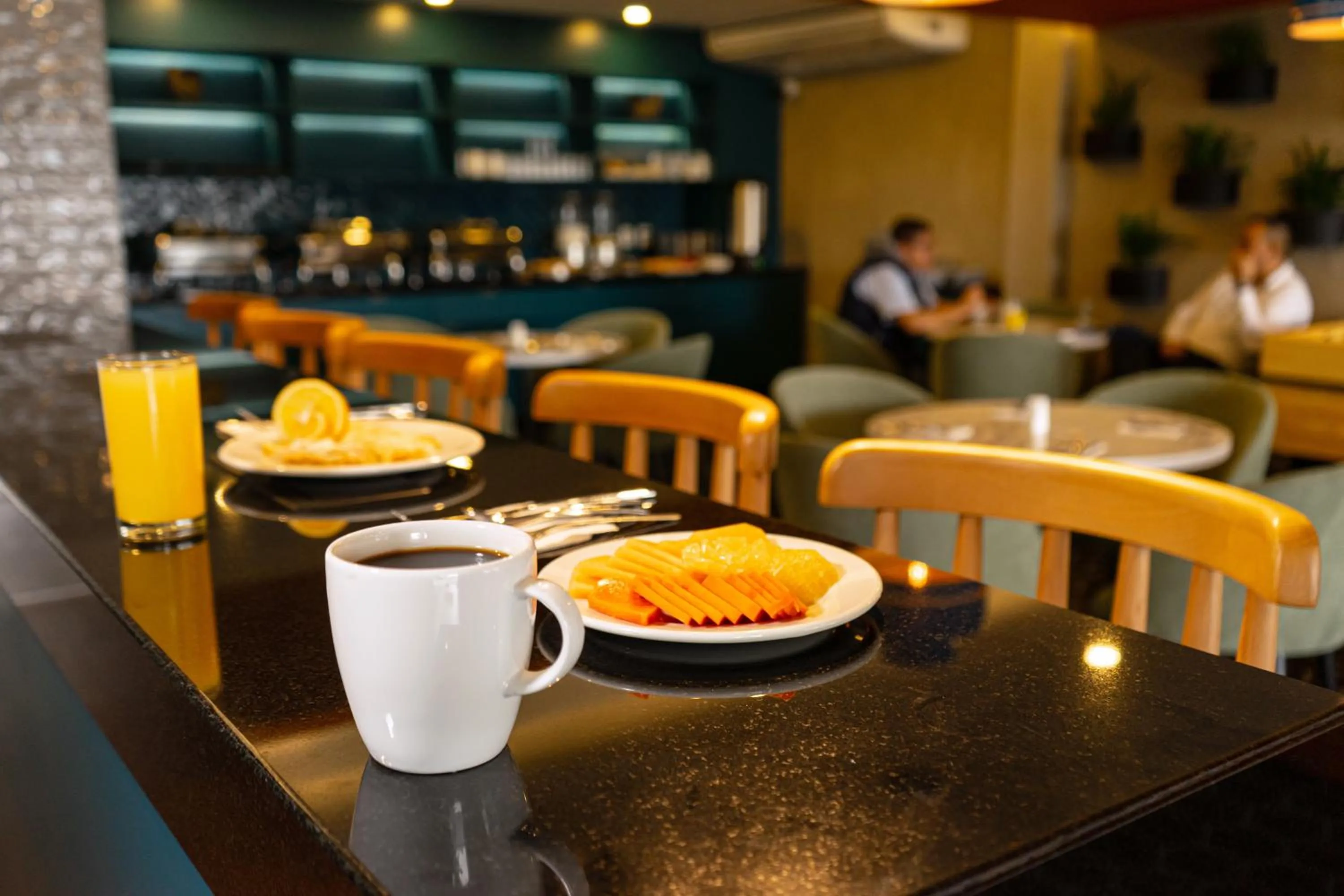 Breakfast, Restaurant/Places to Eat in Suites Futura Plaza del Sol Guadalajara