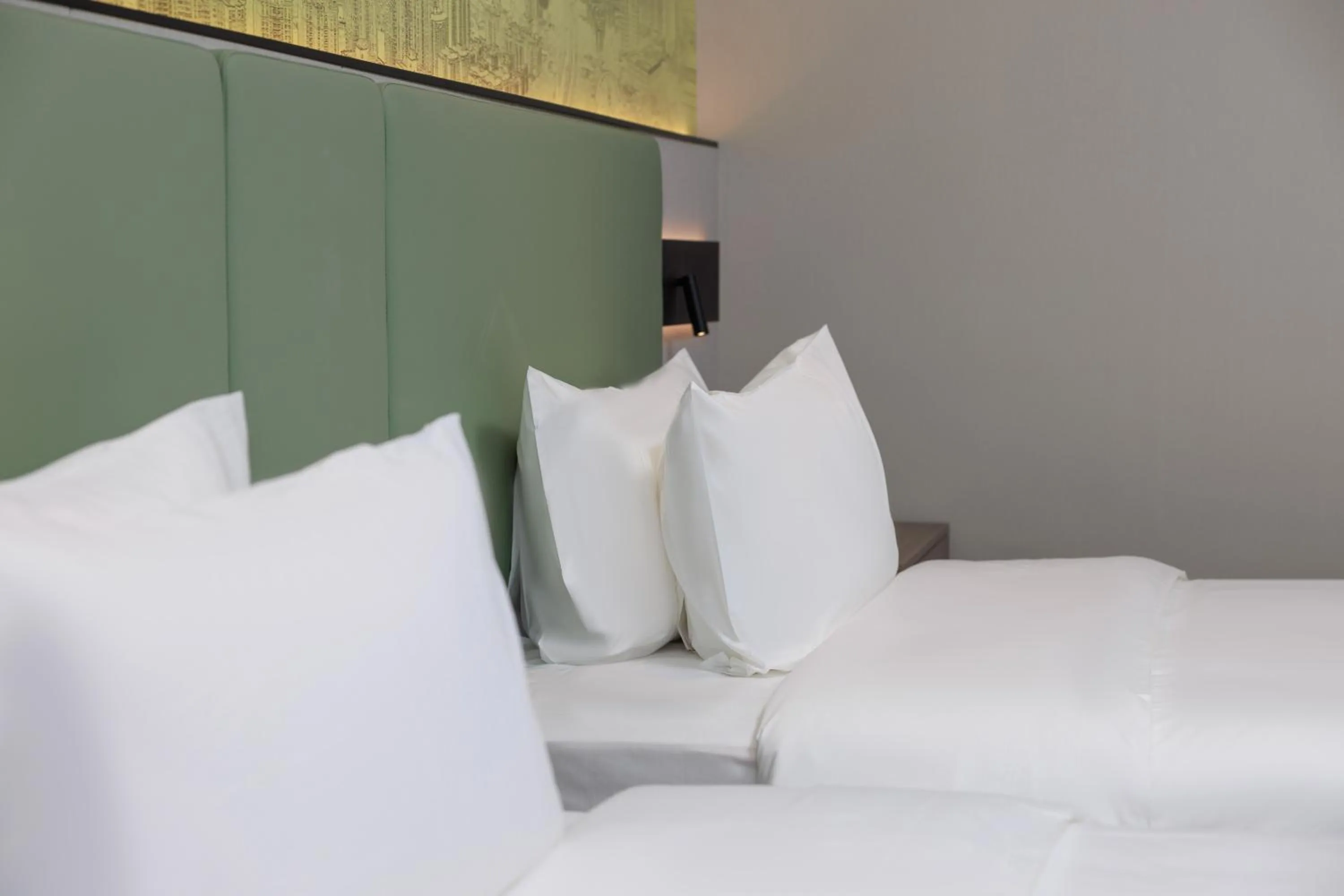 Photo of the whole room, Bed in Feili International Hotel