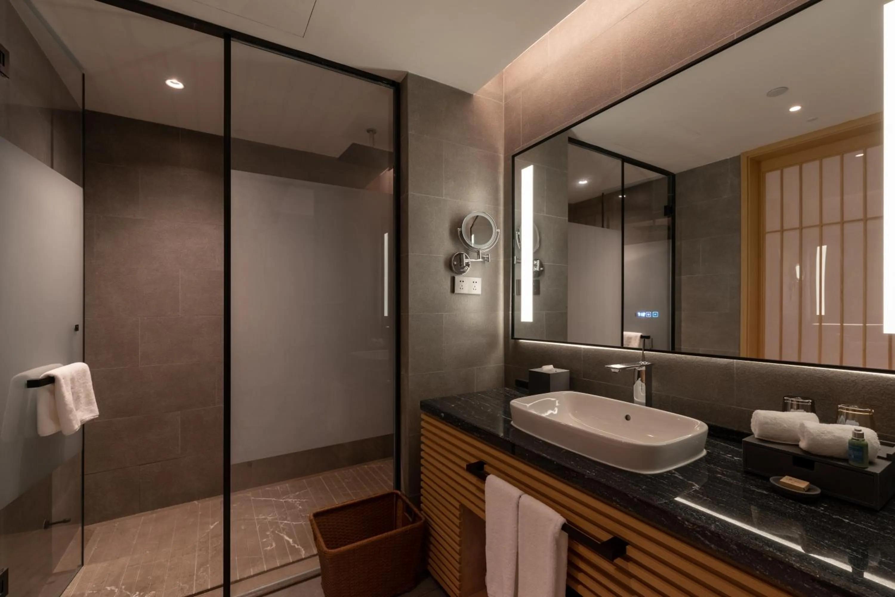 Hyakumangoku Onsen Hotel